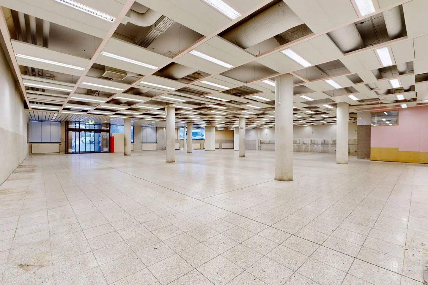 Espace de vente de 755 m² au cœur des Diablerets - Unique G... - Photo 4 sur 13