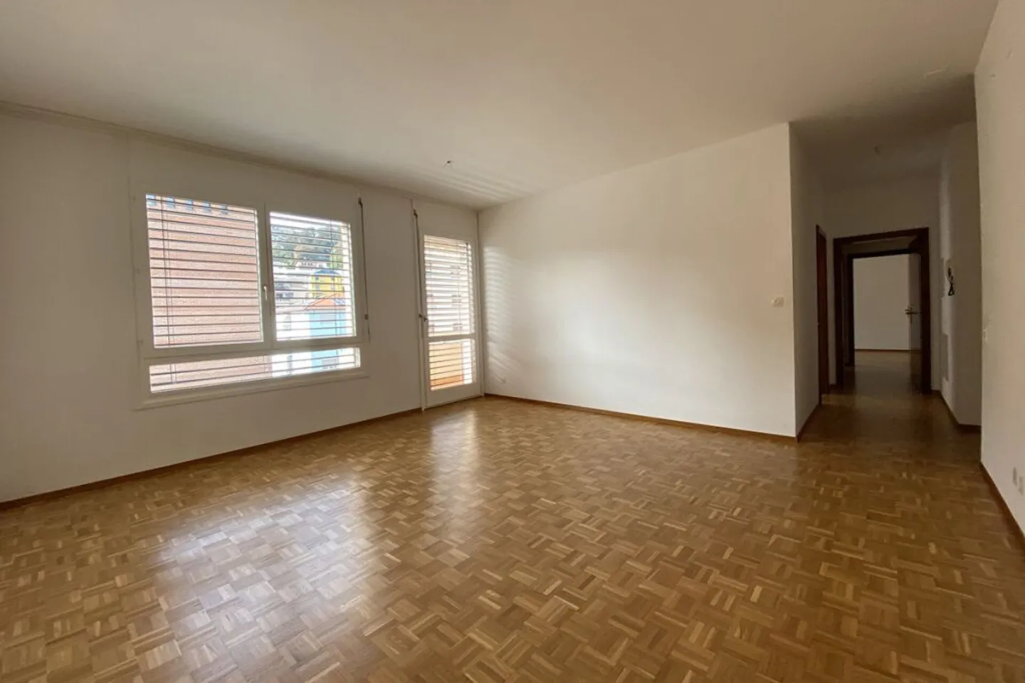 Geräumiges Büro im erhöhten Erdgeschoss in der Nähe des Zentrums - Foto 3 von 8
