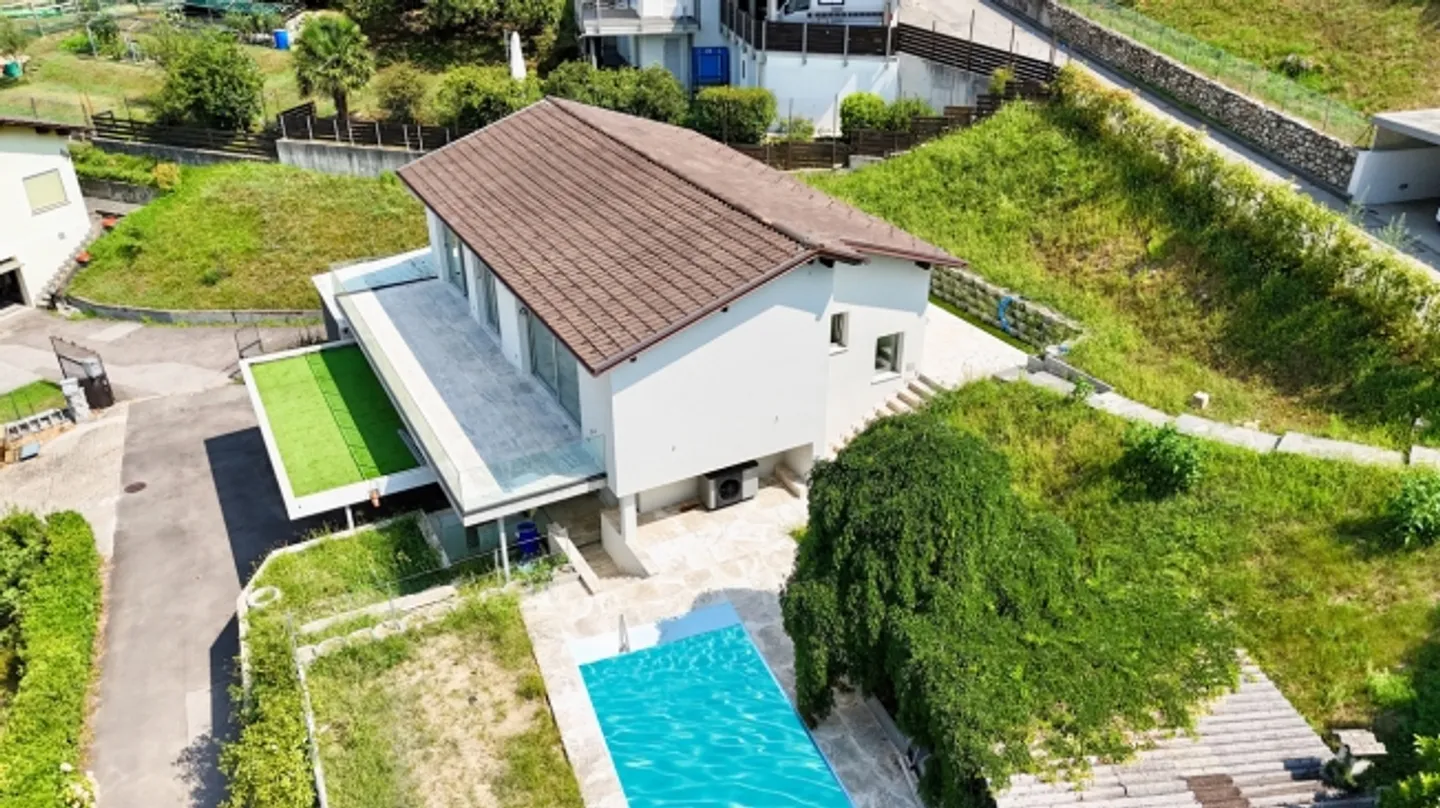 «Komplett renoviertes Haus mit Pool in Carabia» - Foto 2 von 12