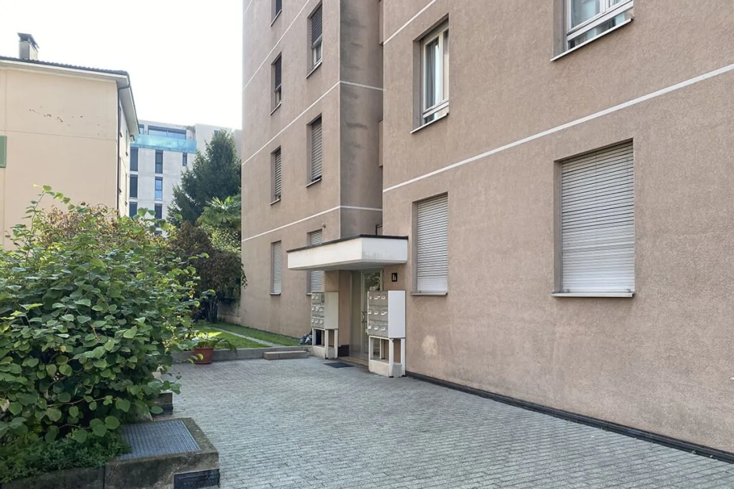 Geräumiges Büro im erhöhten Erdgeschoss in der Nähe des Zentrums - Foto 7 von 8