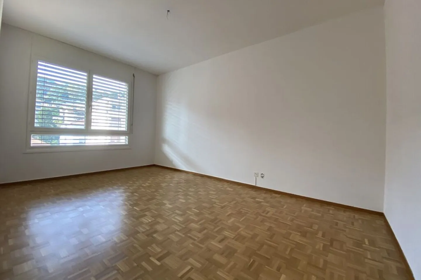 Geräumiges Büro im erhöhten Erdgeschoss in der Nähe des Zentrums - Foto 5 von 8