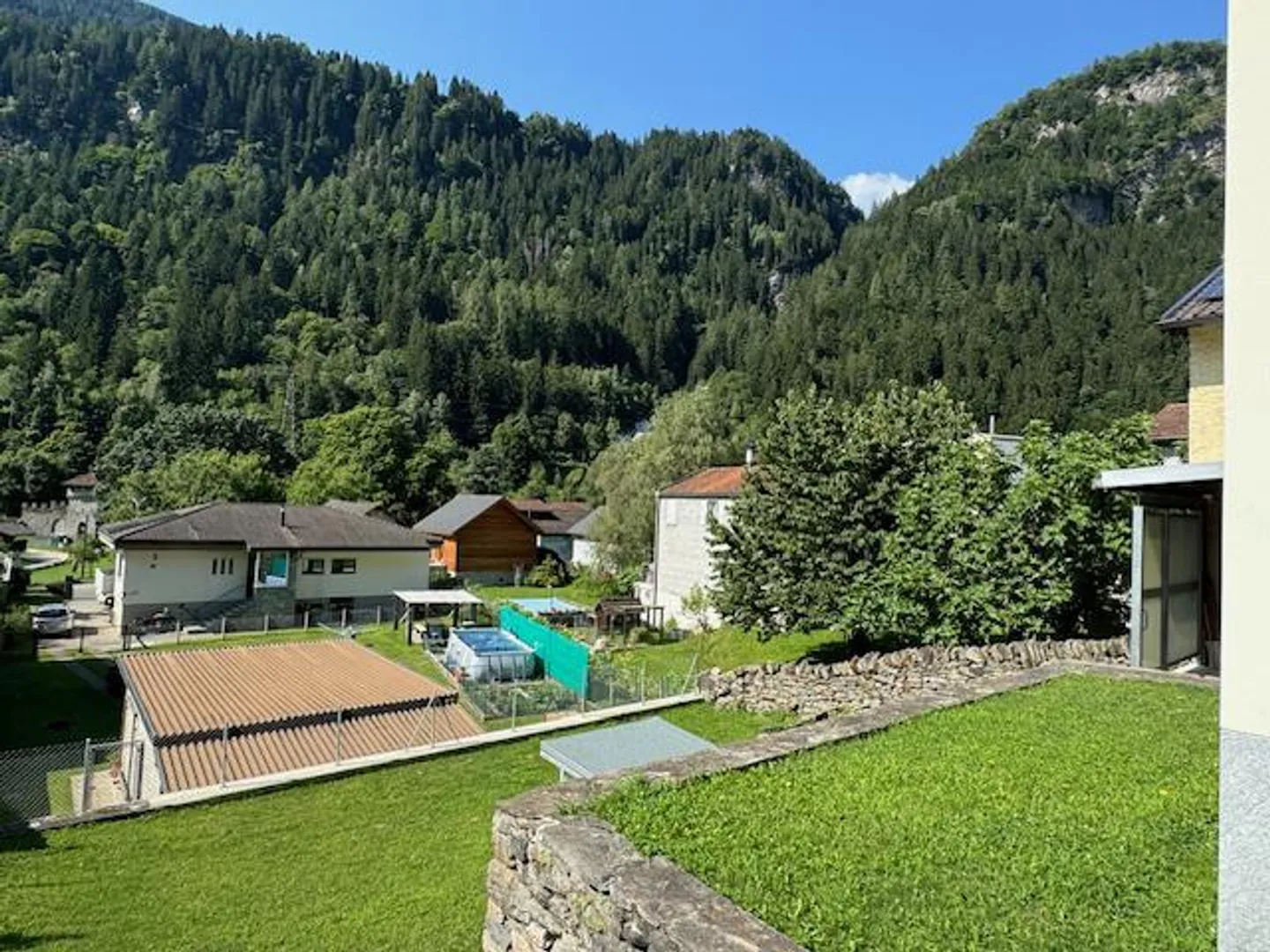 Casa familiare moderna con vista sulla cascata - Foto 2 di 15