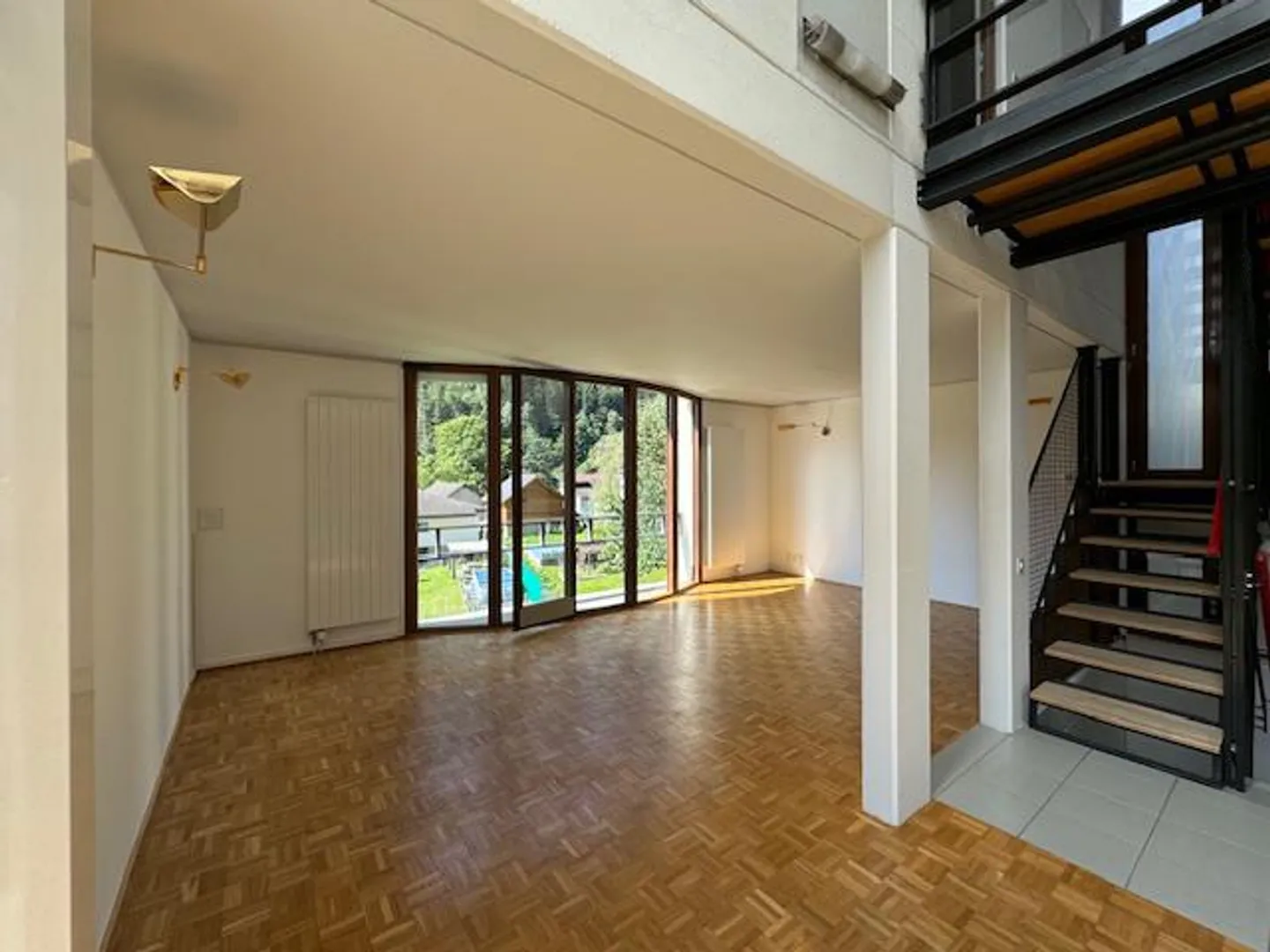 Casa familiare moderna con vista sulla cascata - Foto 3 di 15