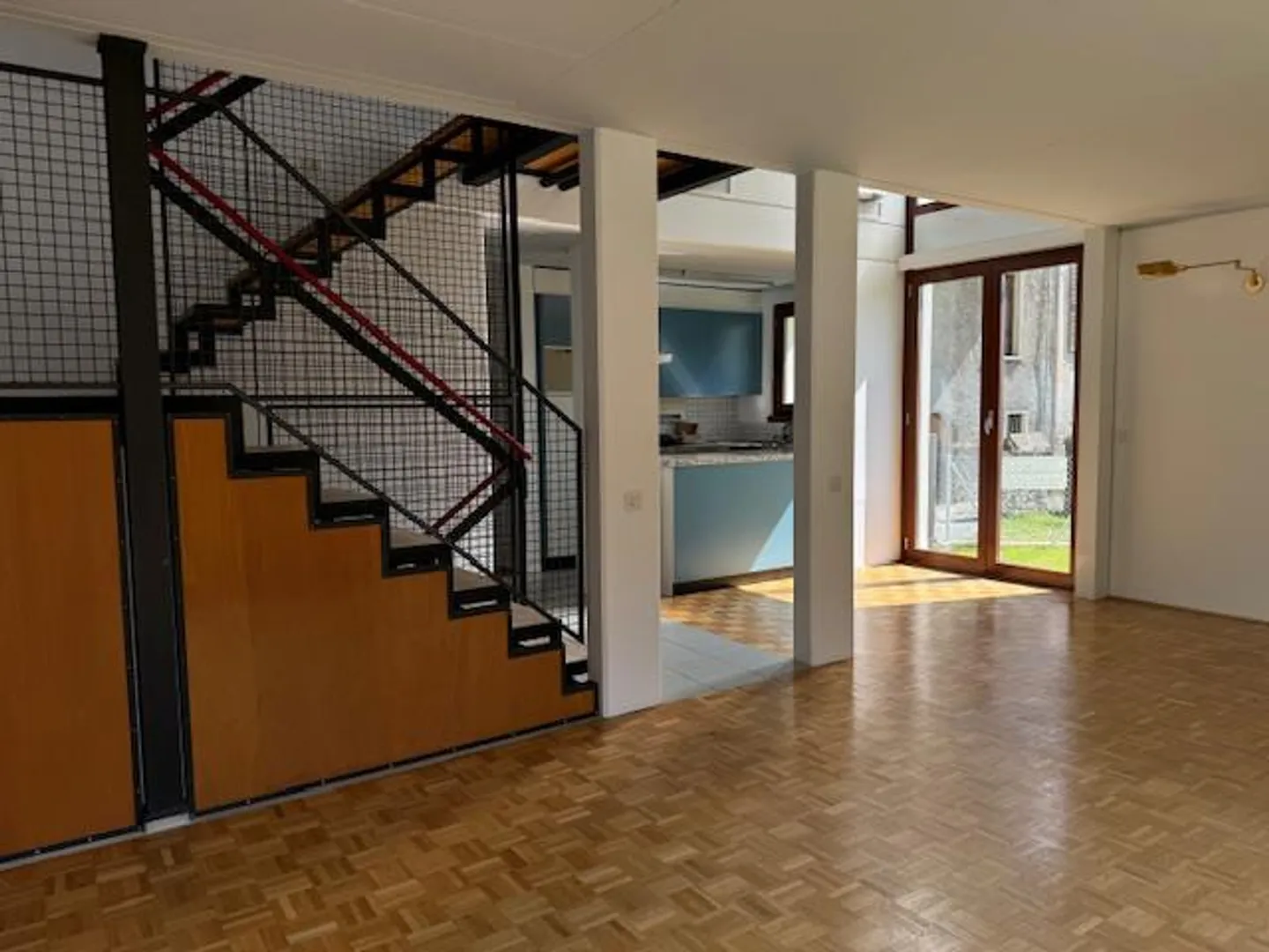 Casa familiare moderna con vista sulla cascata - Foto 4 di 15