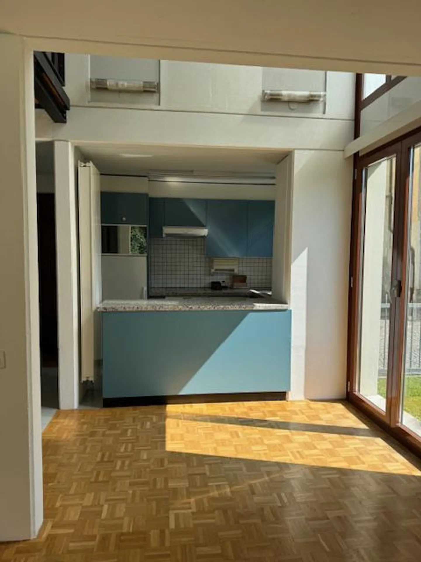Casa familiare moderna con vista sulla cascata - Foto 5 di 15