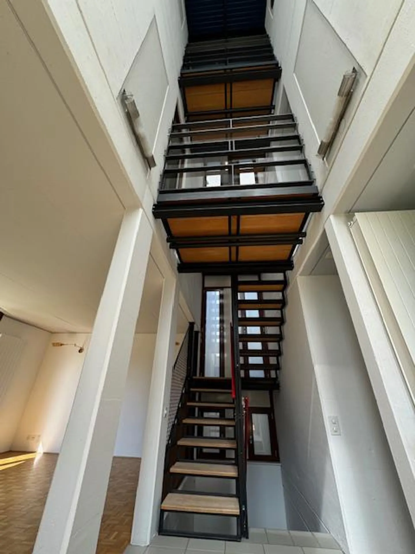 Casa familiare moderna con vista sulla cascata - Foto 7 di 15