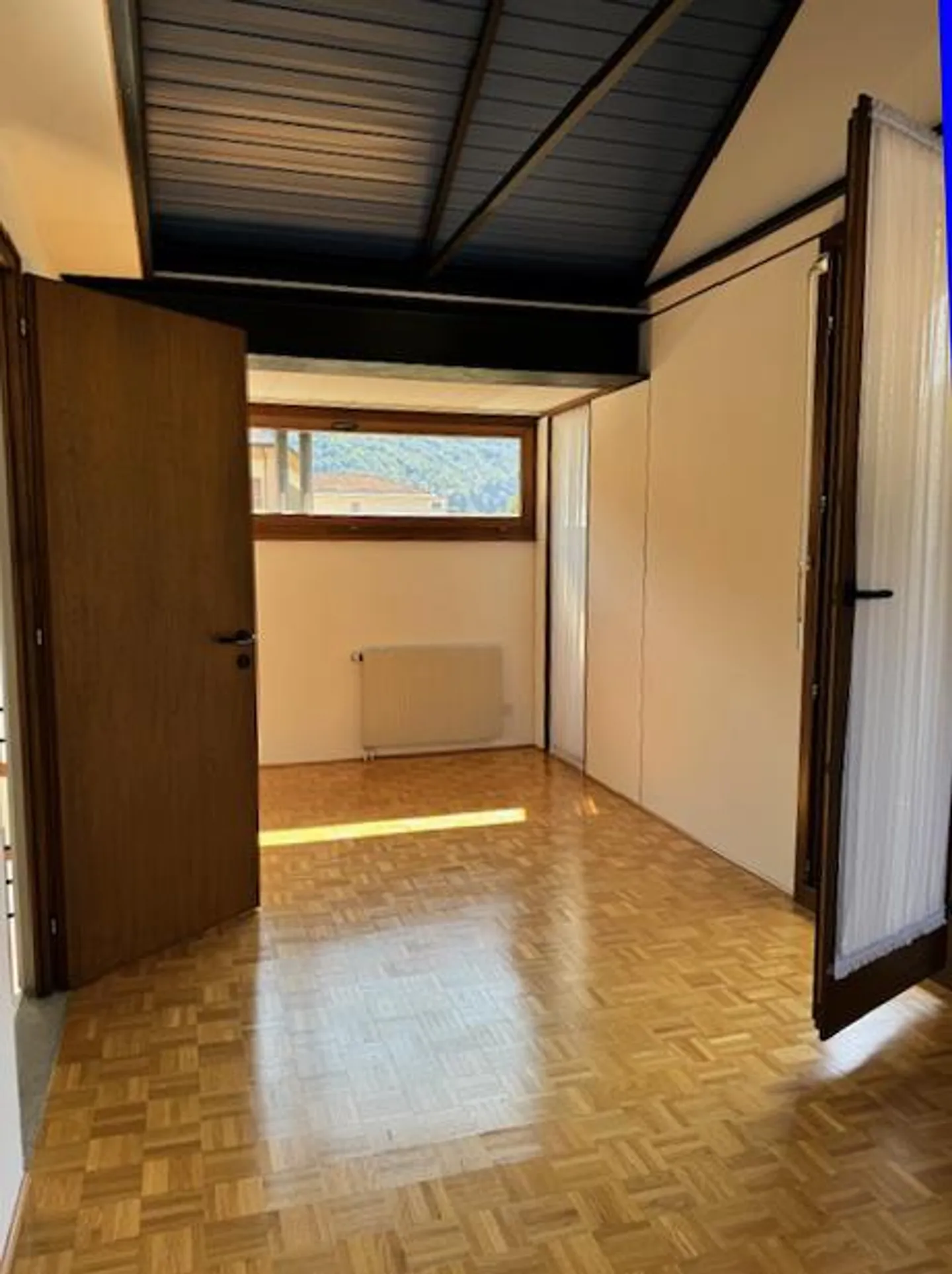 Casa familiare moderna con vista sulla cascata - Foto 9 di 15