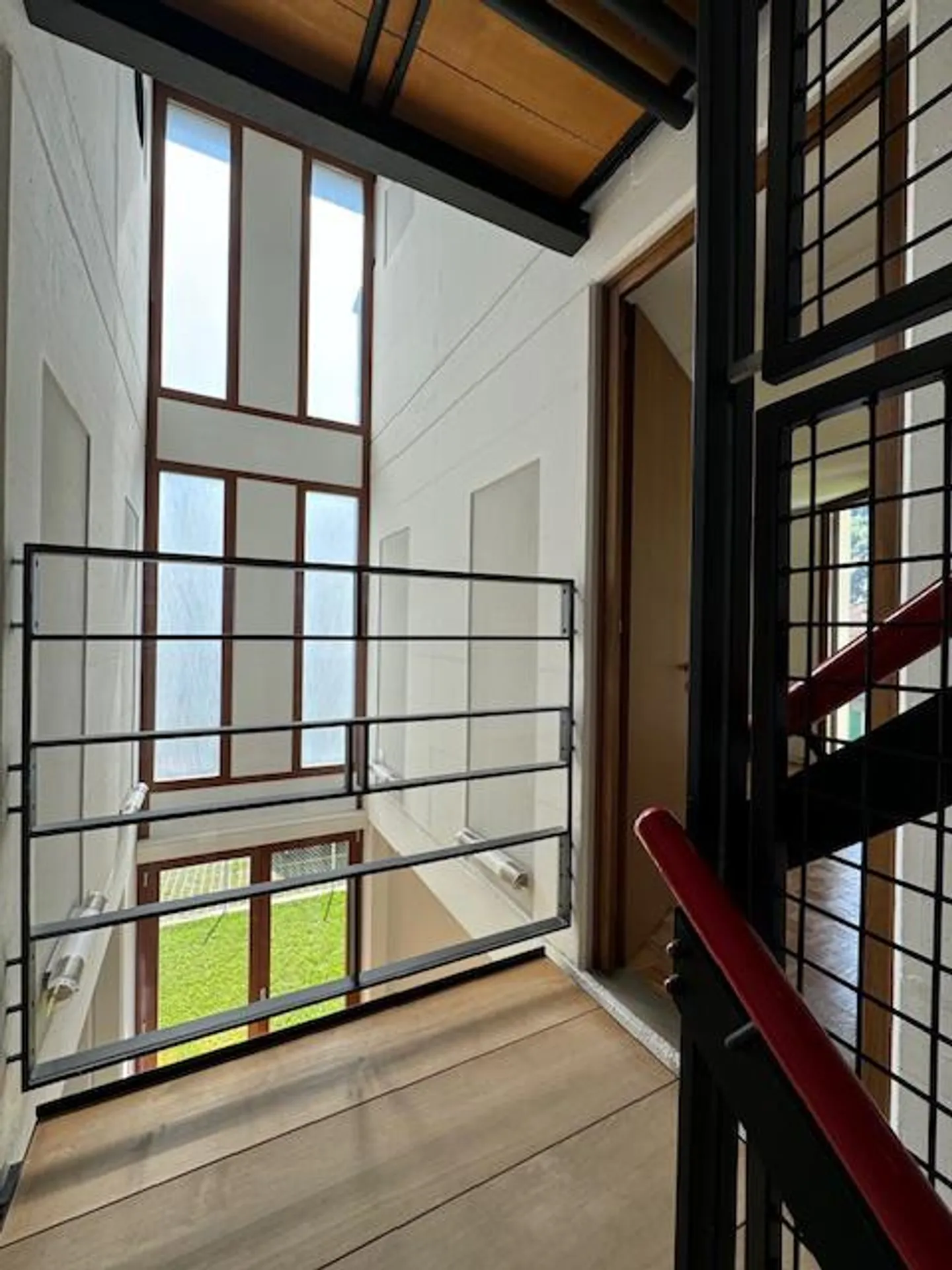 Casa familiare moderna con vista sulla cascata - Foto 11 di 15