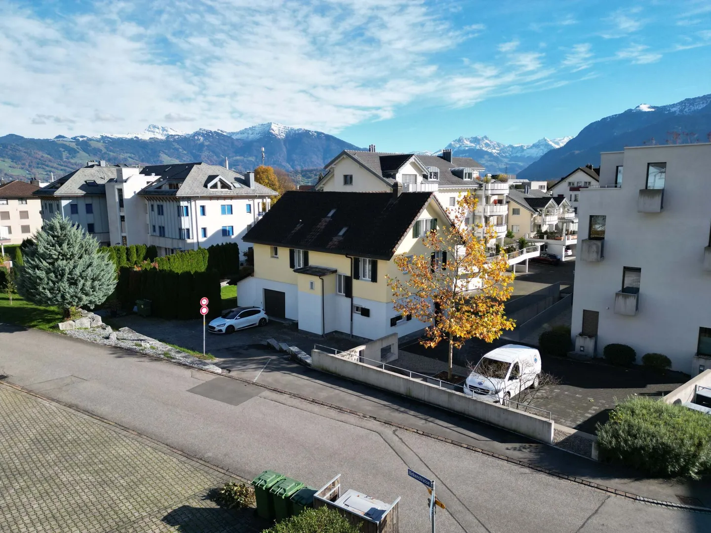 Detached single-family house with garden in a sunny and family-friendly location in Tuggen SZ - Photo 1 of 20