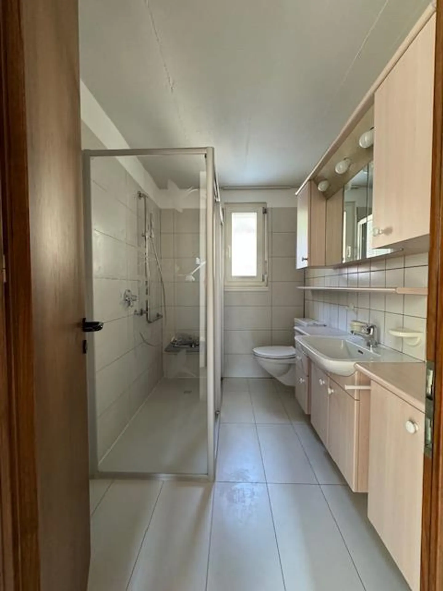 Casa familiare moderna con vista sulla cascata - Foto 12 di 15