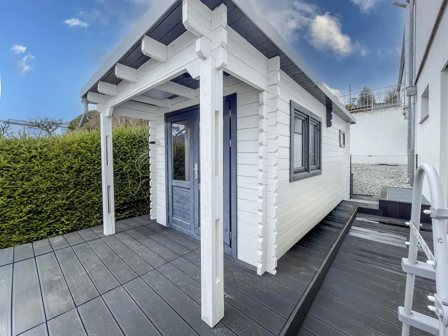 View, Garden and Comfort: Family House in Le Pâquier - Photo 4 of 16