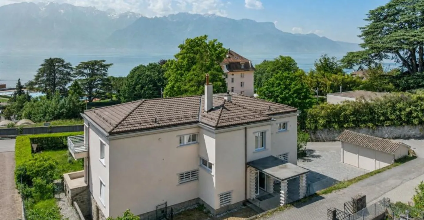Favorit! Gut renoviert mit zwei Balkonen und einem Garten - Foto 1 von 12