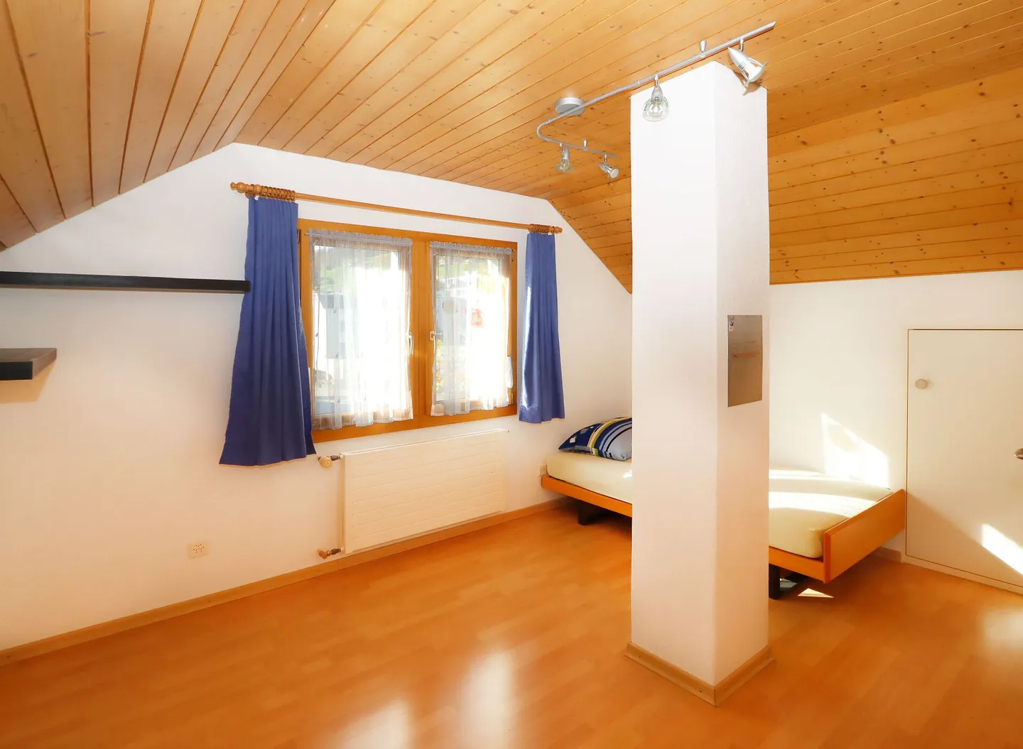 Detached single-family house with garden in a sunny and family-friendly location in Tuggen SZ - Photo 6 of 20