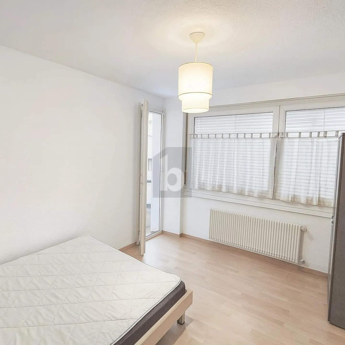 Charming 2.5-Room Apartment - Photo 2 of 6