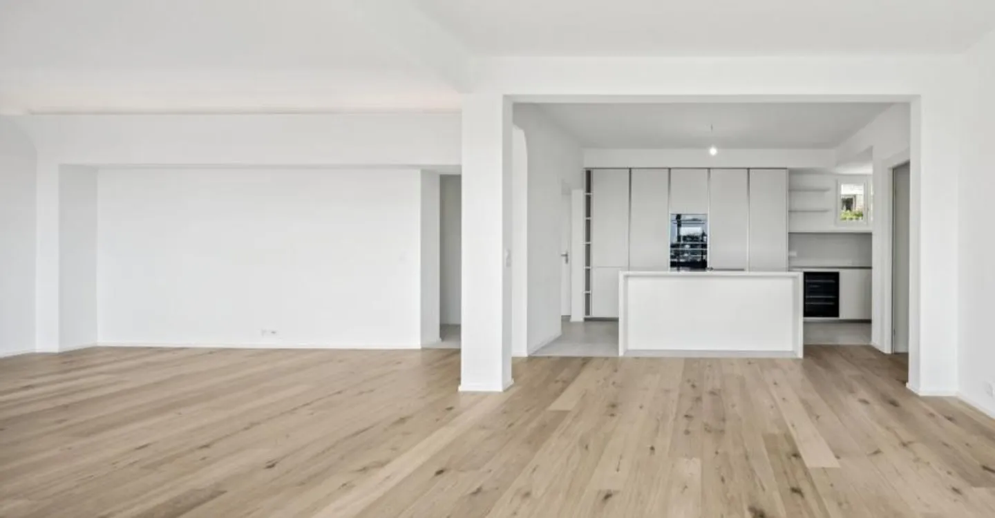 Favorit! Gut renoviert mit zwei Balkonen und einem Garten - Foto 3 von 12