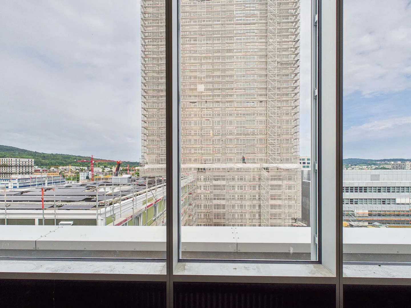 Modern Office in Zurich's Kochquartier - Photo 1 of 16