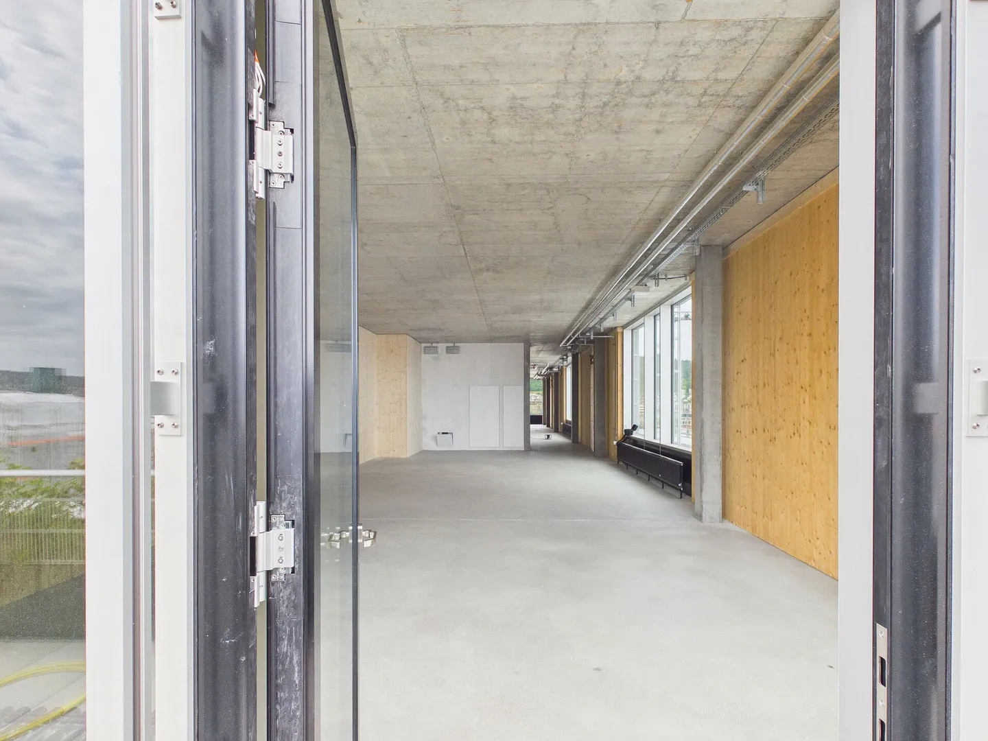 Modern Office in Zurich's Kochquartier - Photo 14 of 16