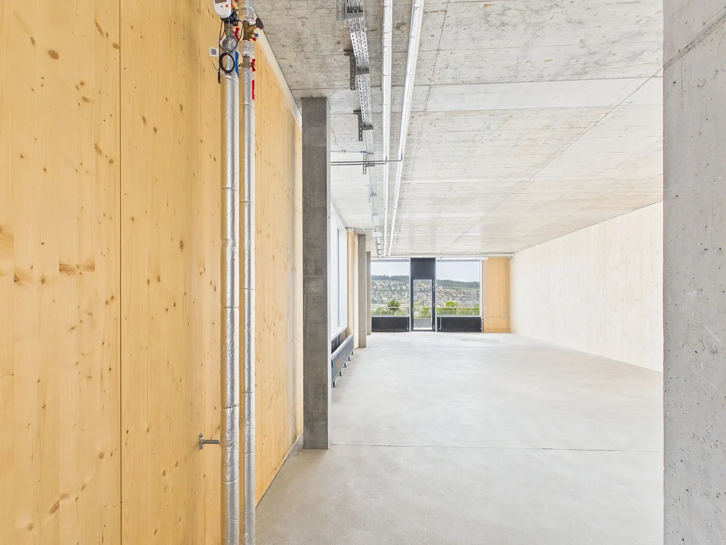 Modern Office in Zurich's Kochquartier - Photo 2 of 16