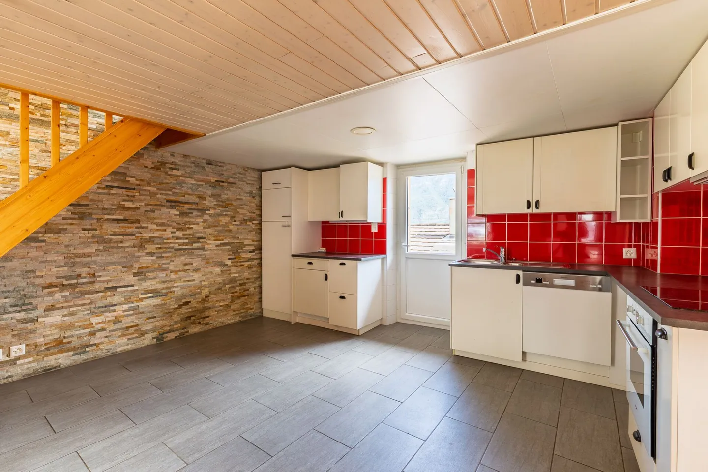 3-Zimmer-Wohnung + Dachboden in einem Einfamilienhaus... - Foto 1 von 14