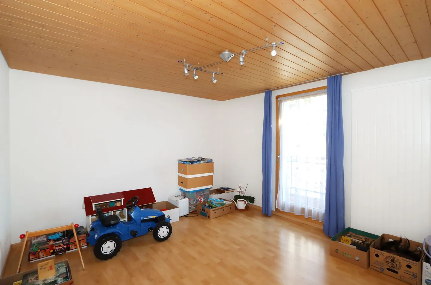Detached single-family house with garden in a sunny and family-friendly location in Tuggen SZ - Photo 12 of 20