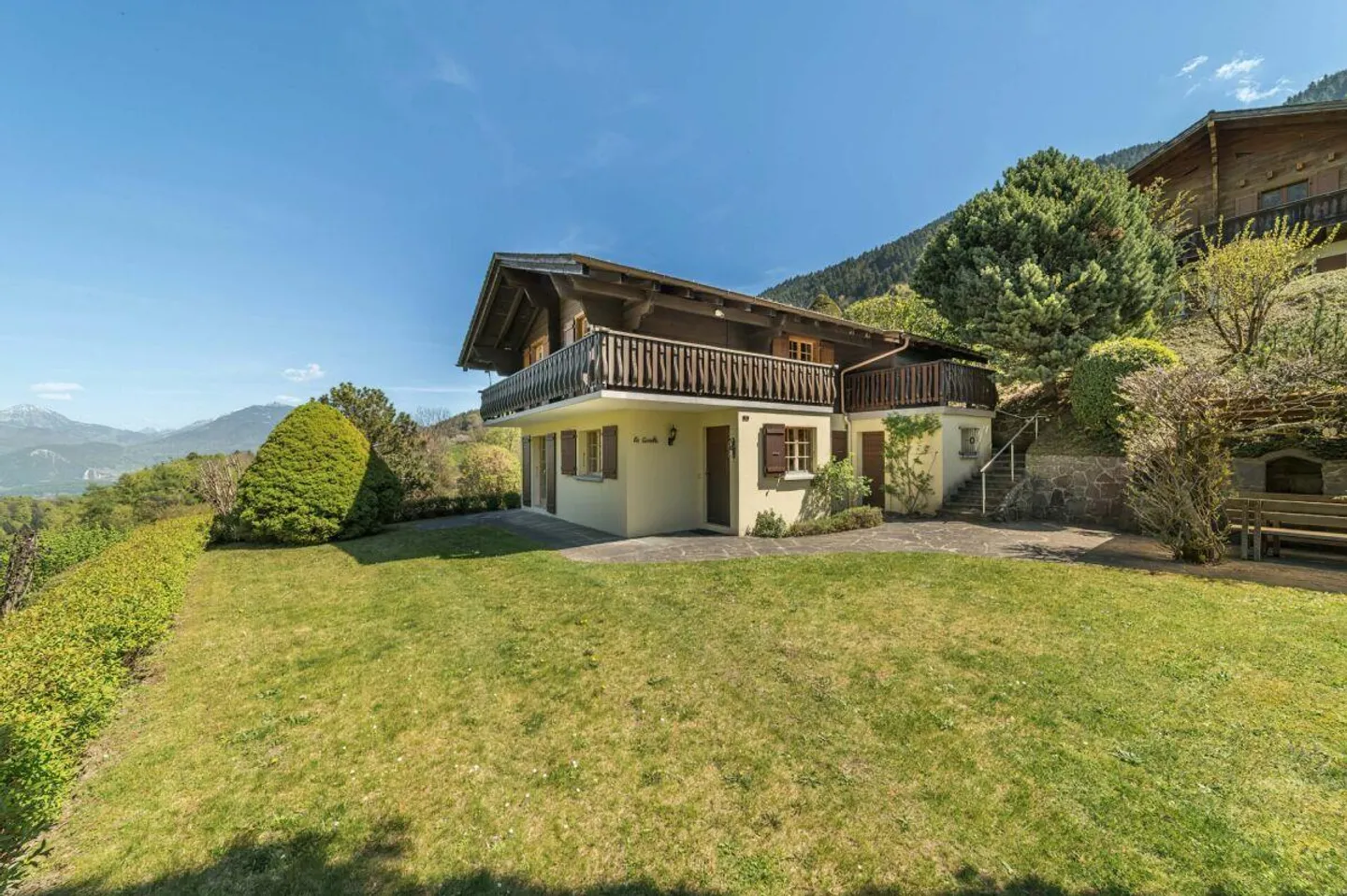 Charming Chalet with Stunning Views - Photo 2 of 30