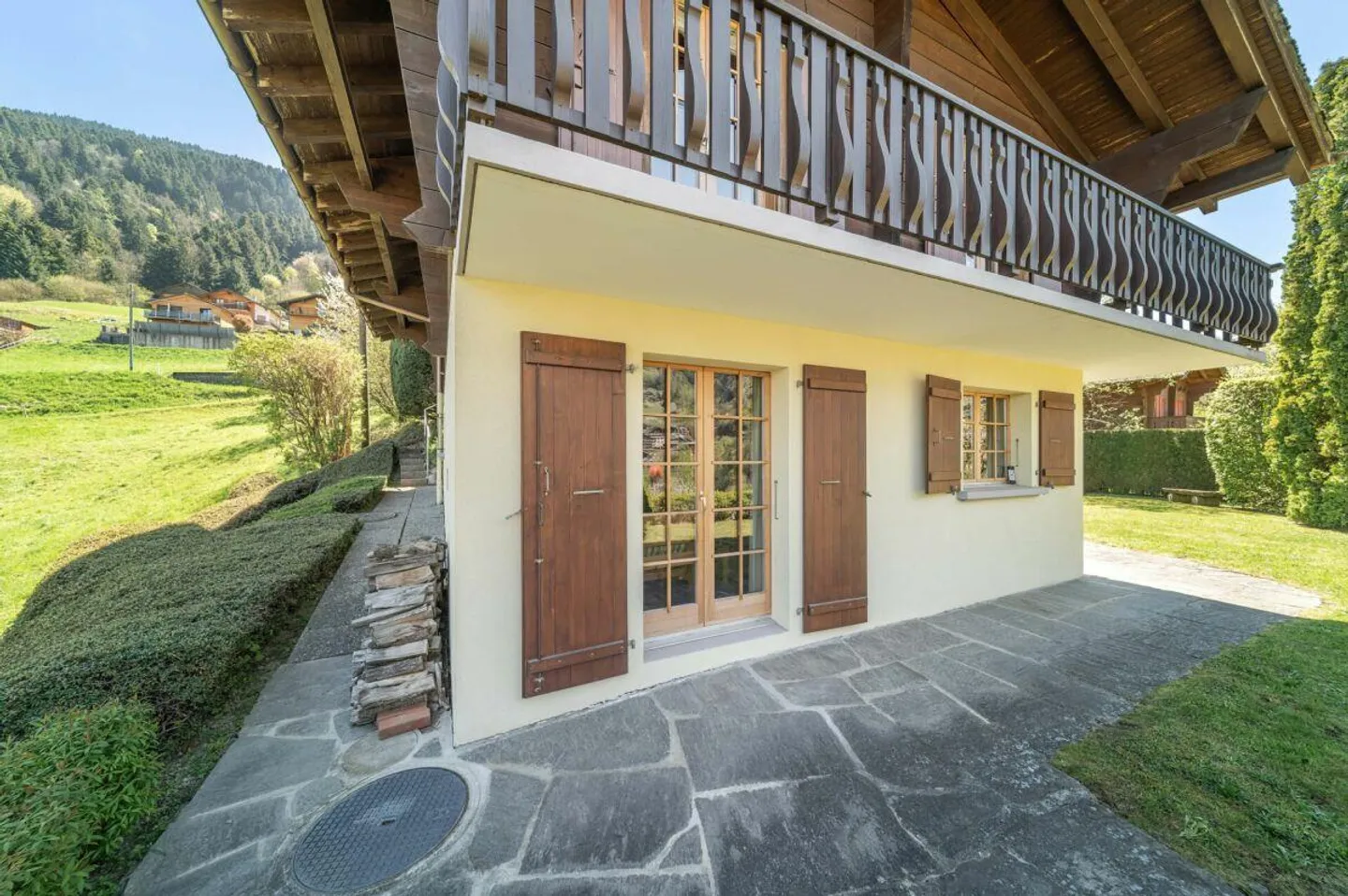 Charming Chalet with Stunning Views - Photo 4 of 30