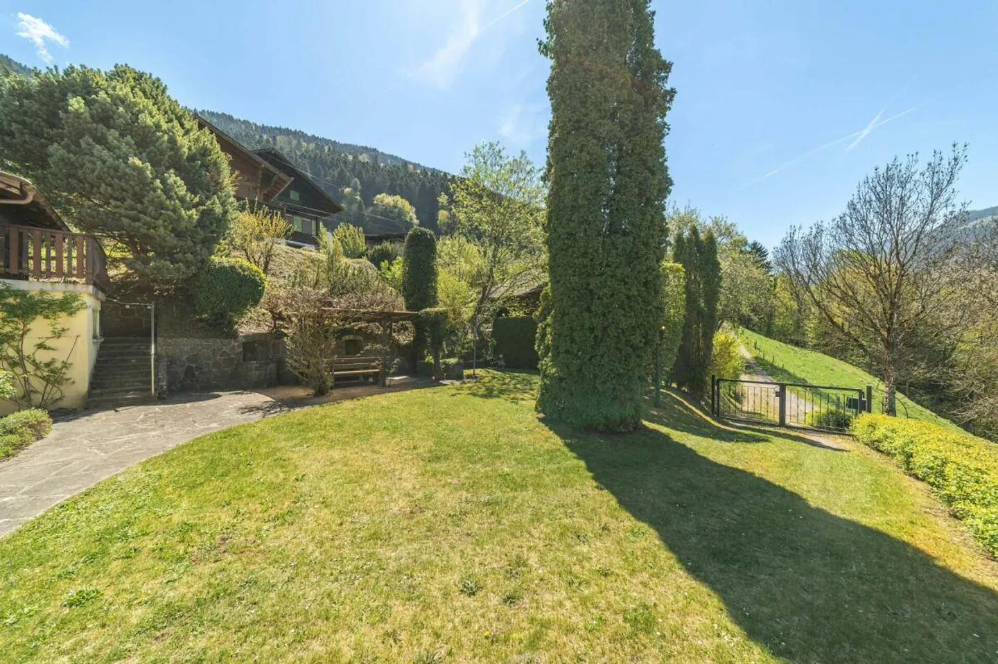 Charming Chalet with Stunning Views - Photo 5 of 30