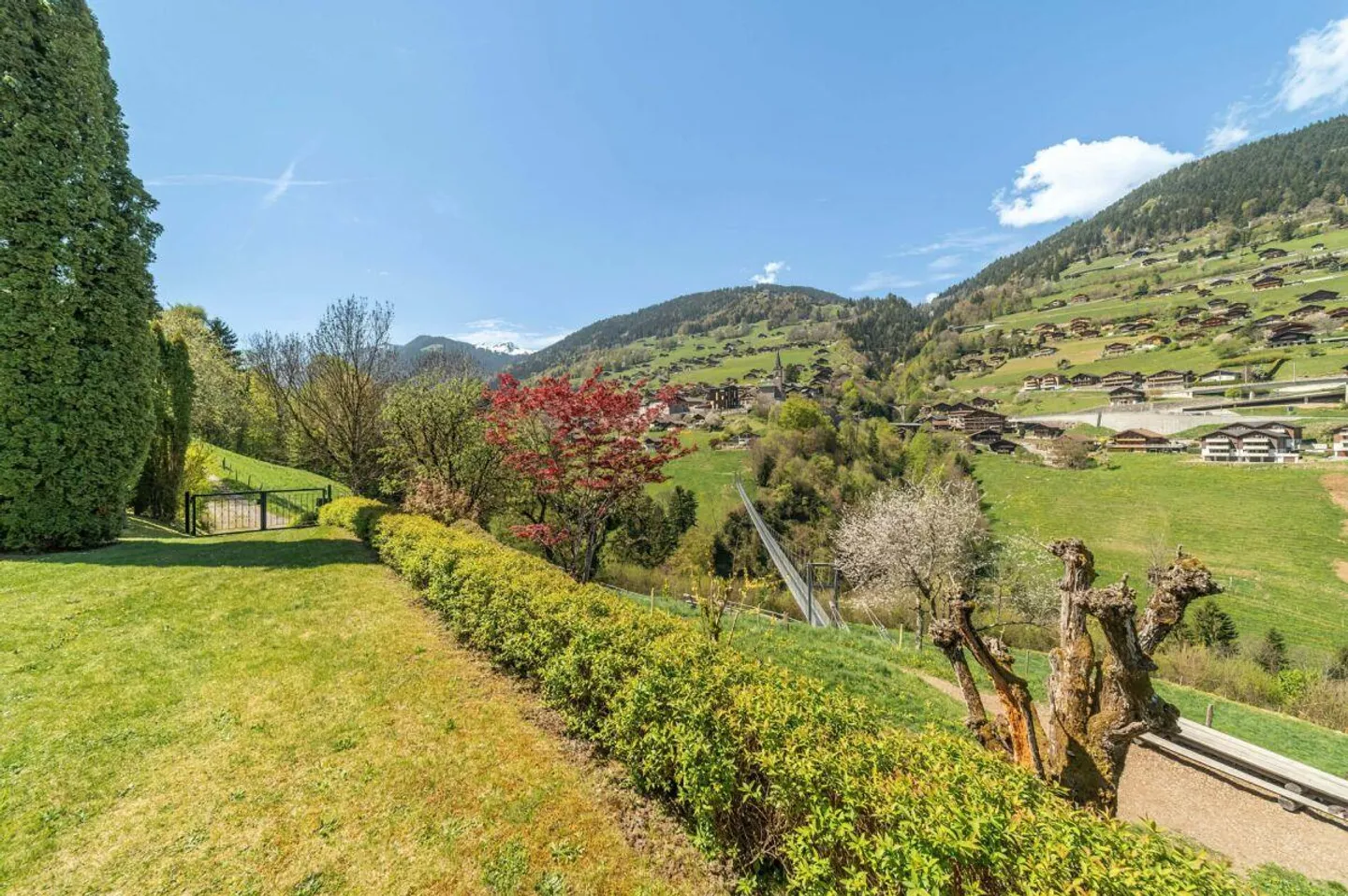 Charming Chalet with Stunning Views - Photo 6 of 30