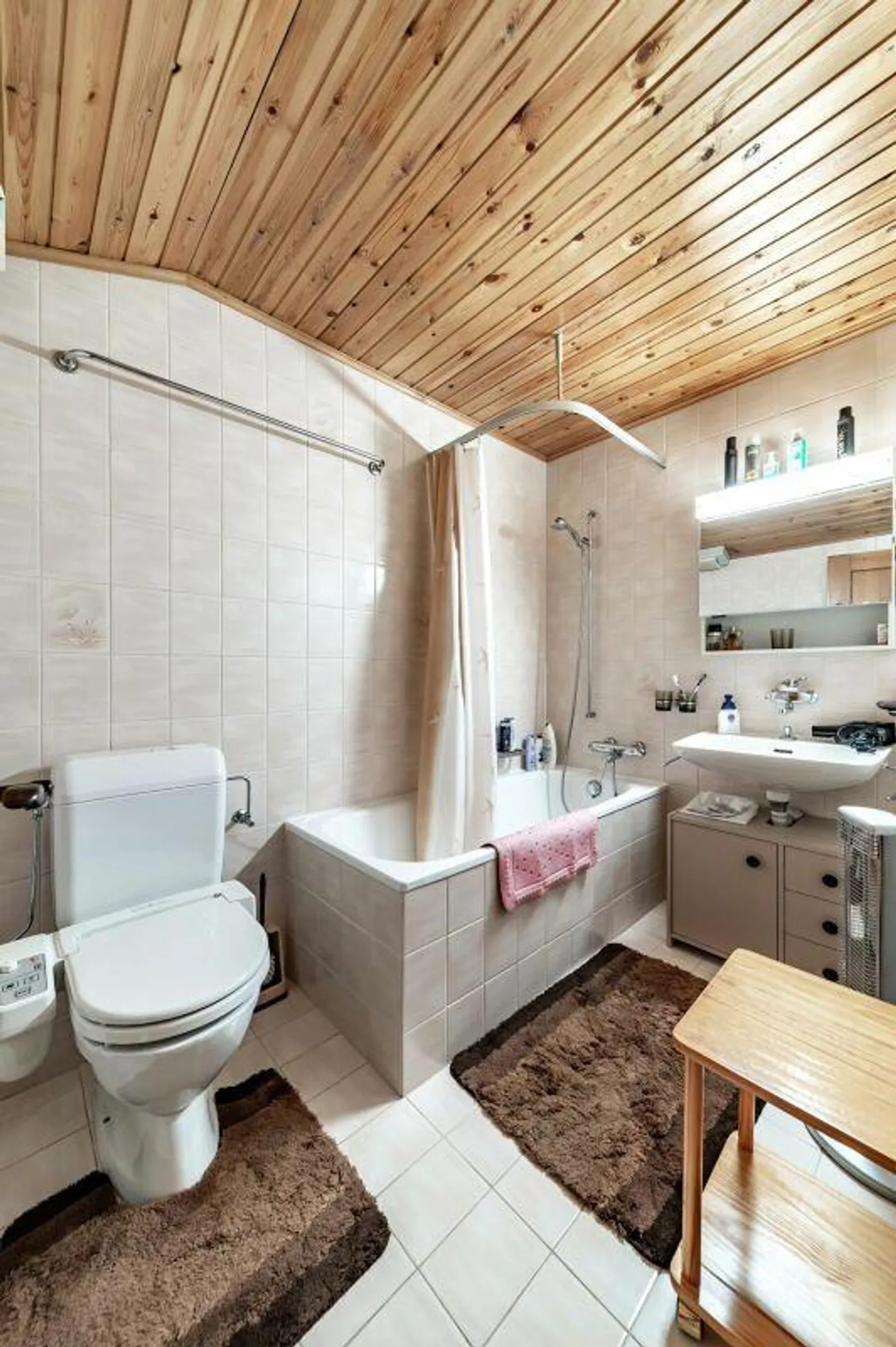 Charming Chalet with Stunning Views - Photo 26 of 30