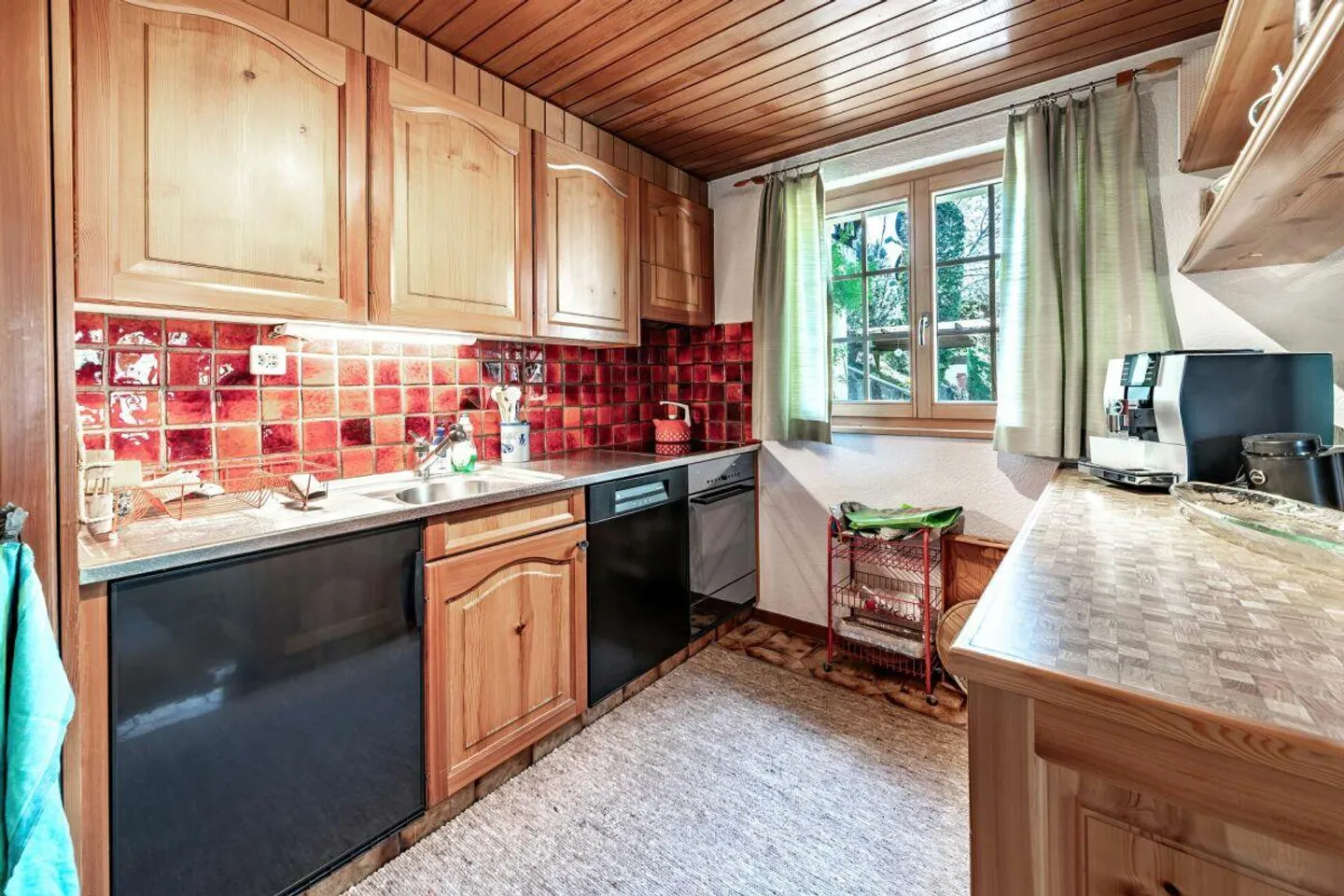 Charming Chalet with Stunning Views - Photo 15 of 30