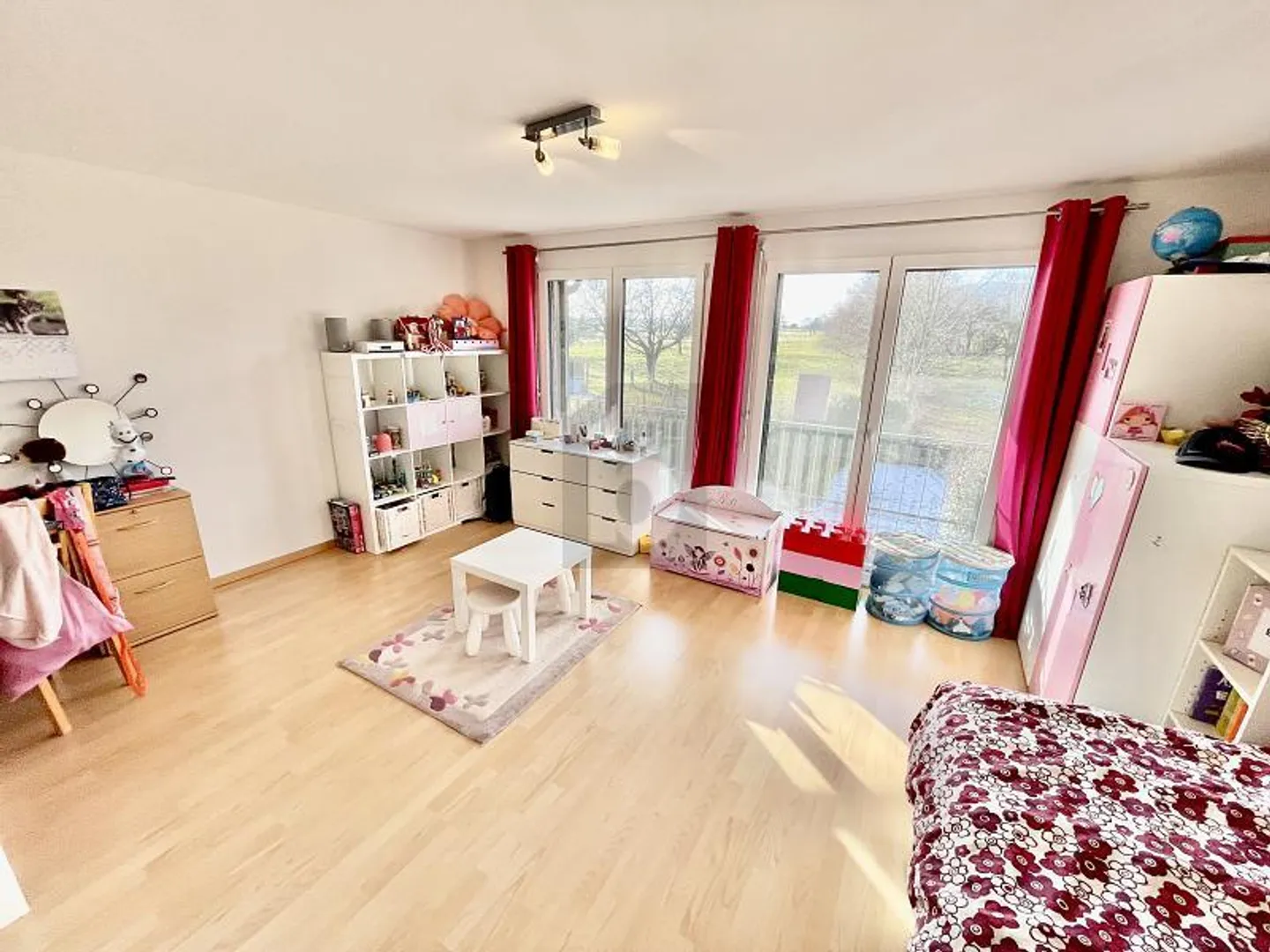 MAGNIFICENT SPACIOUS HOUSE WITH GARDEN - Photo 5 of 6