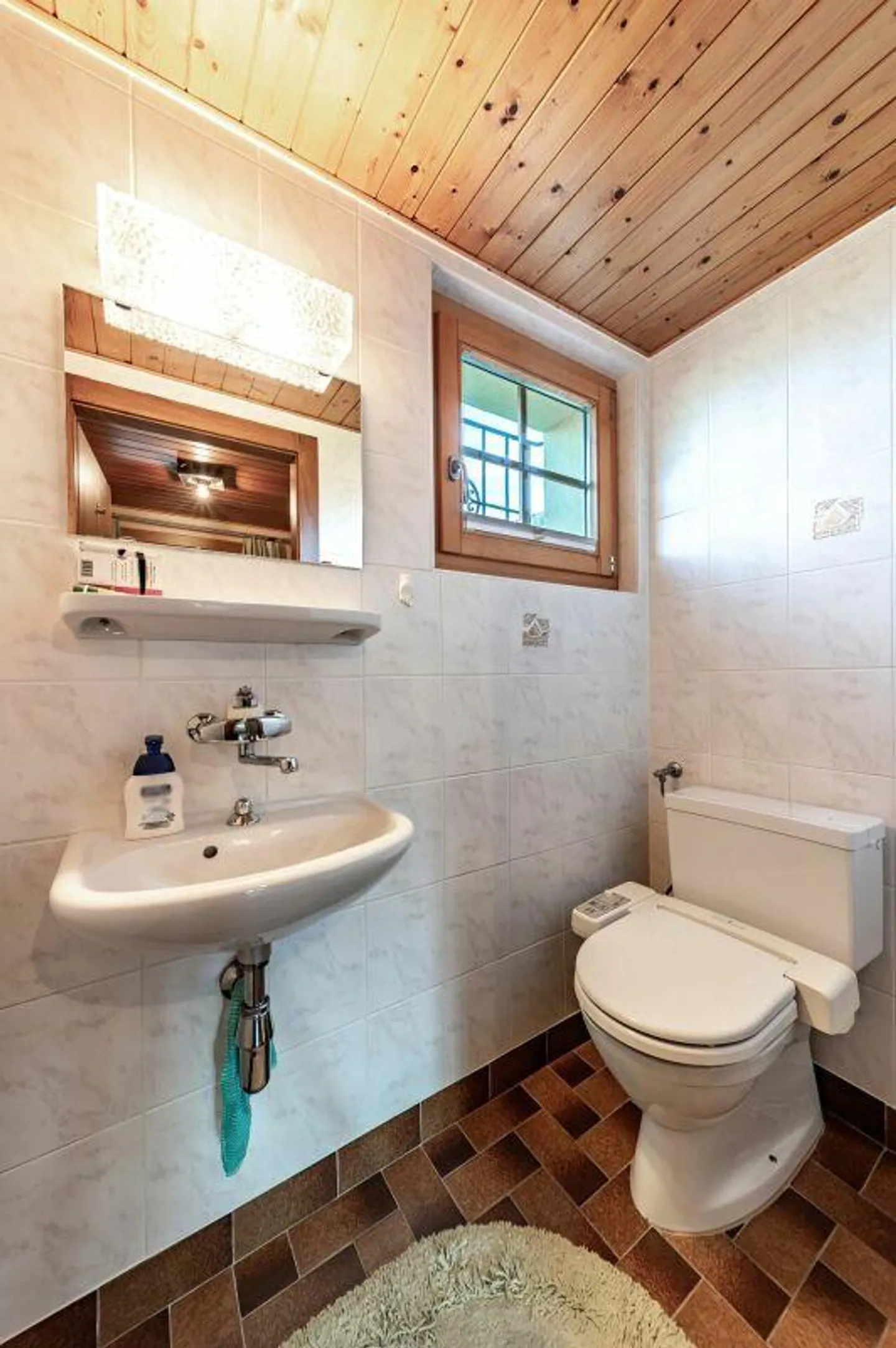 Charming Chalet with Stunning Views - Photo 21 of 30