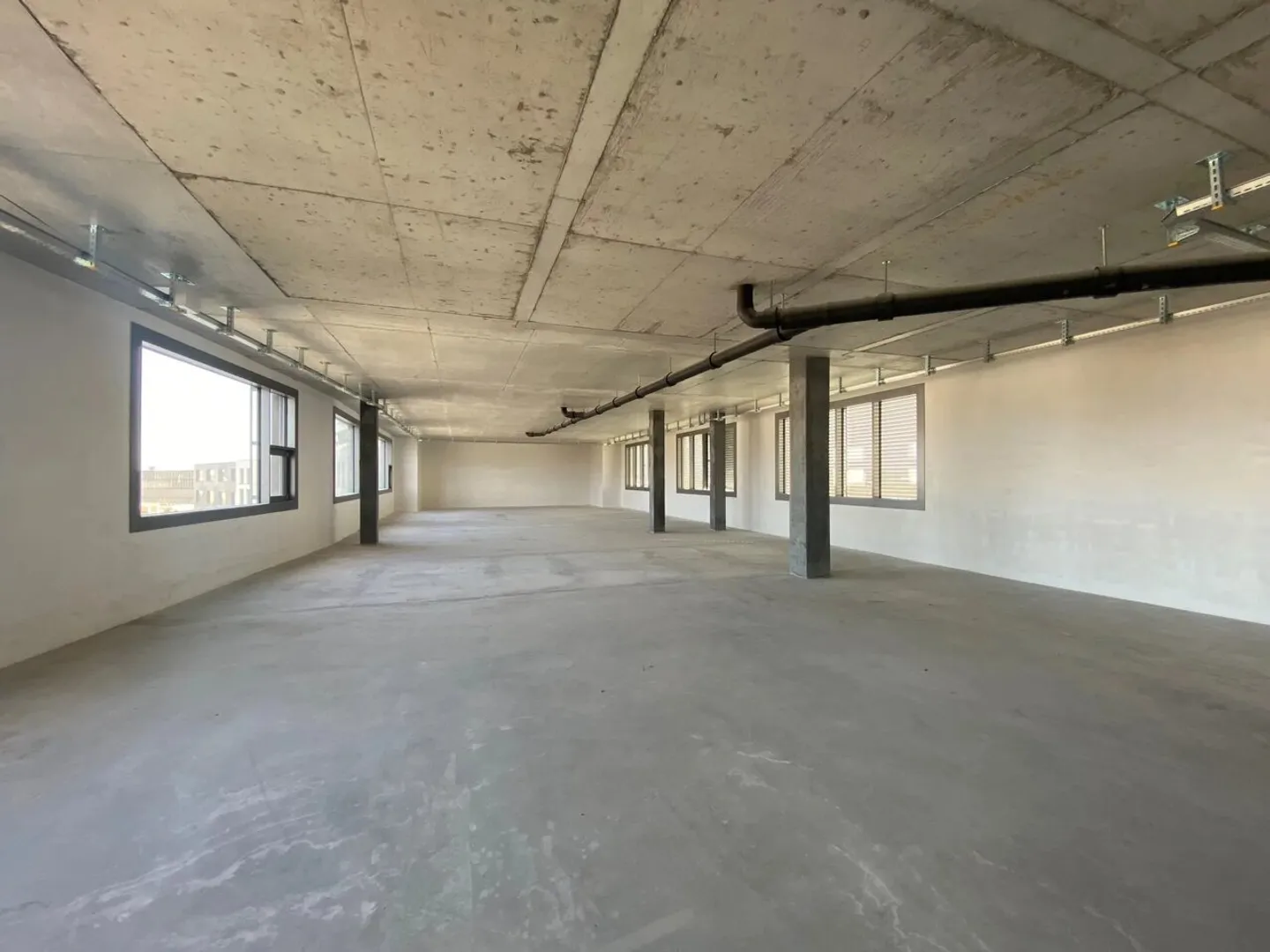 Superfici di attività in un edificio multifunzionale nella zona FTI - Foto 5 di 8