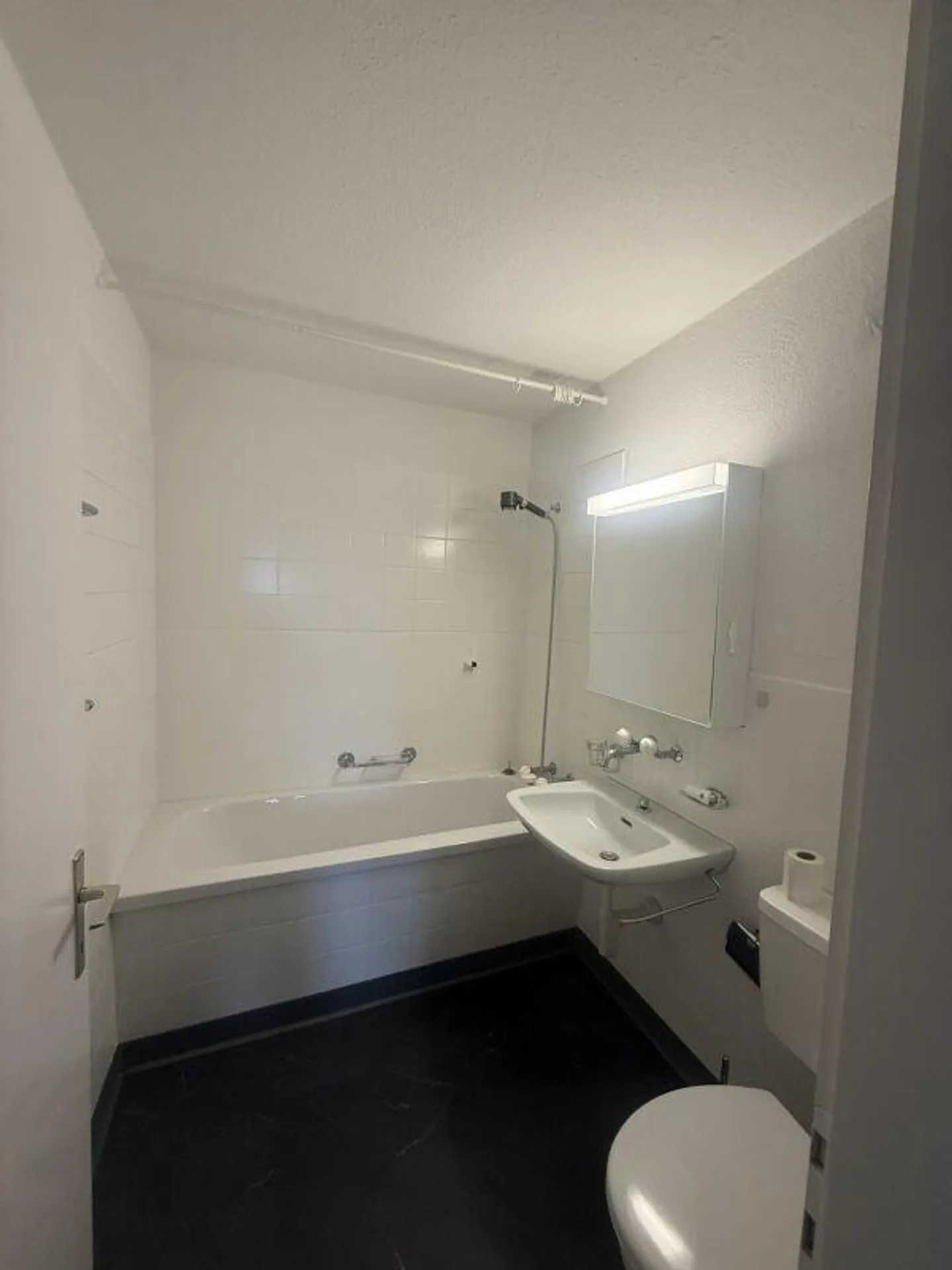 Un appartement au bord du lac confortable vous attend! - Photo 6 sur 8