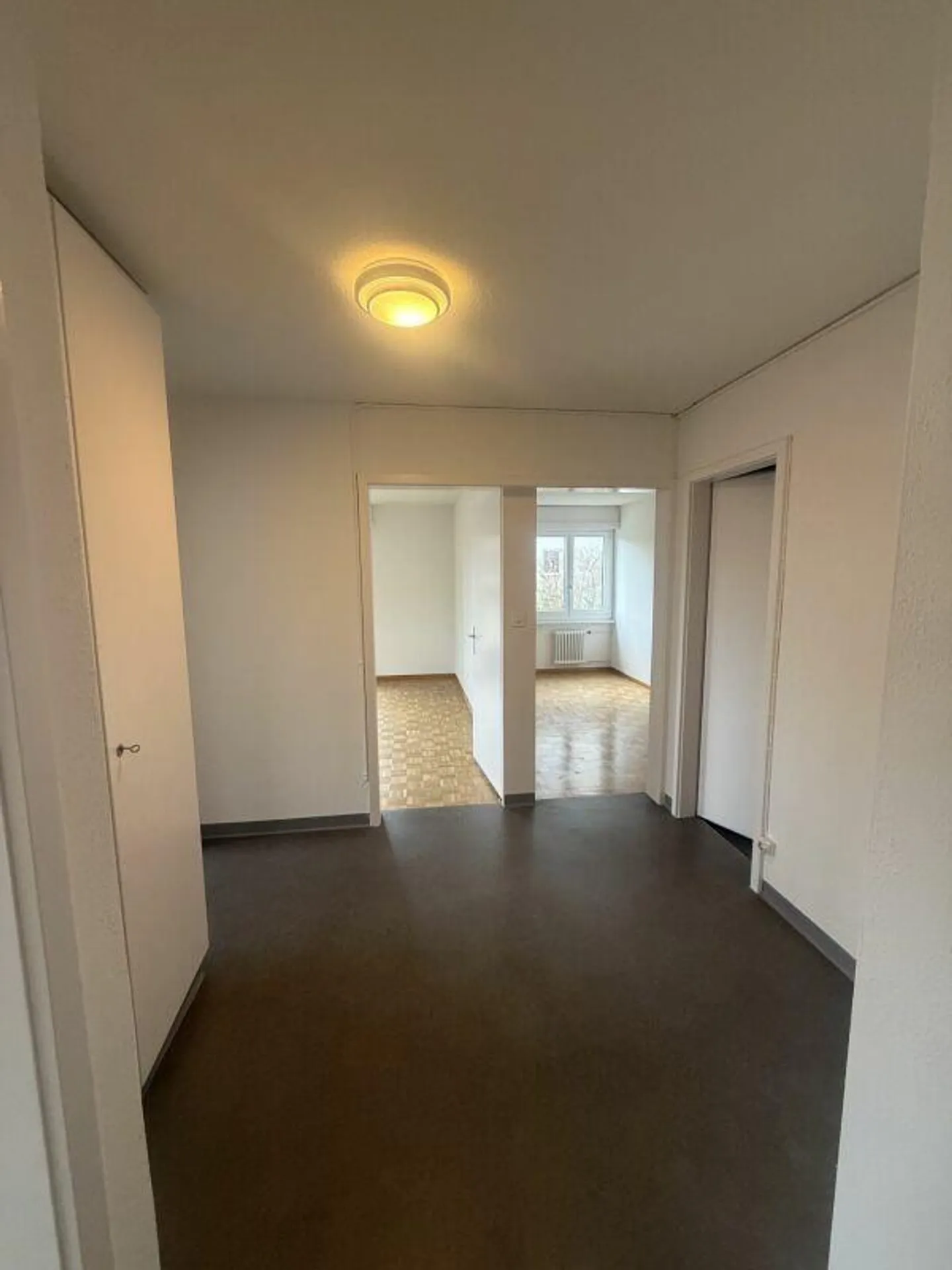 Un appartement au bord du lac confortable vous attend! - Photo 2 sur 8