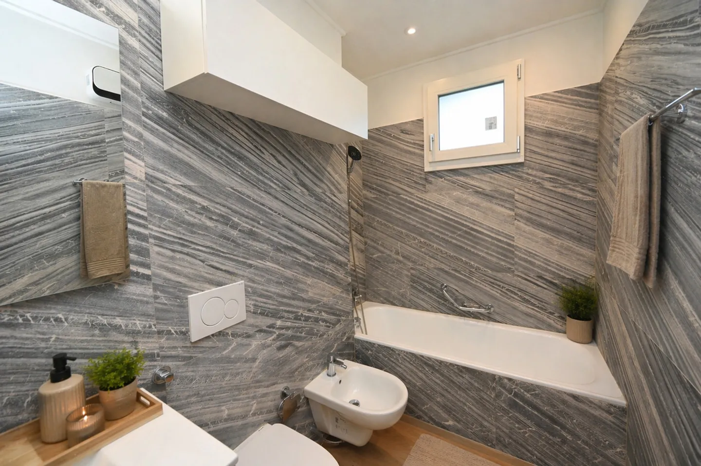 Appartamento ristrutturato di 4,5 locali con grande giardino privato a Cureglia - Foto 7 di 12