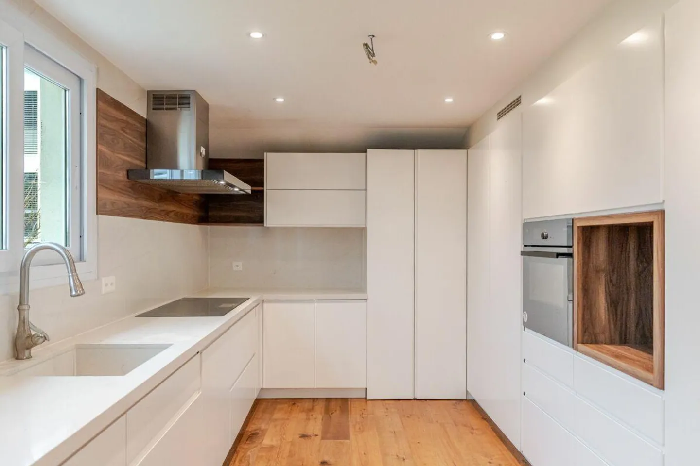 Maison individuelle spacieuse de 6,5 pièces avec jardin dans un emplacement central - Photo 4 sur 13