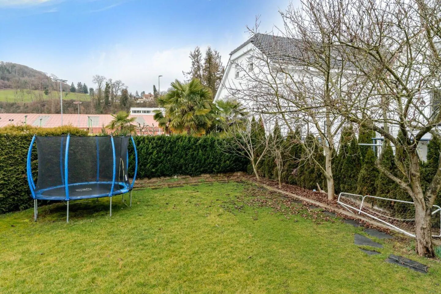 Maison individuelle spacieuse de 6,5 pièces avec jardin dans un emplacement central - Photo 6 sur 13