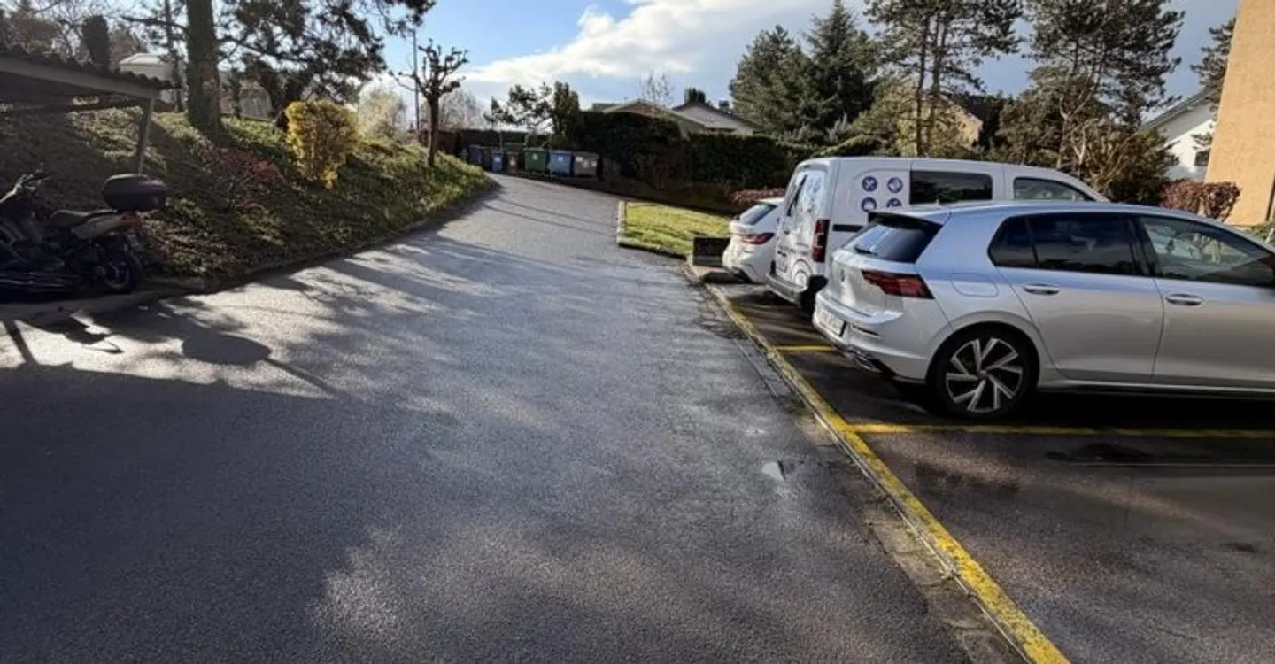 Outdoor parking space in Prilly - Photo 2 of 2
