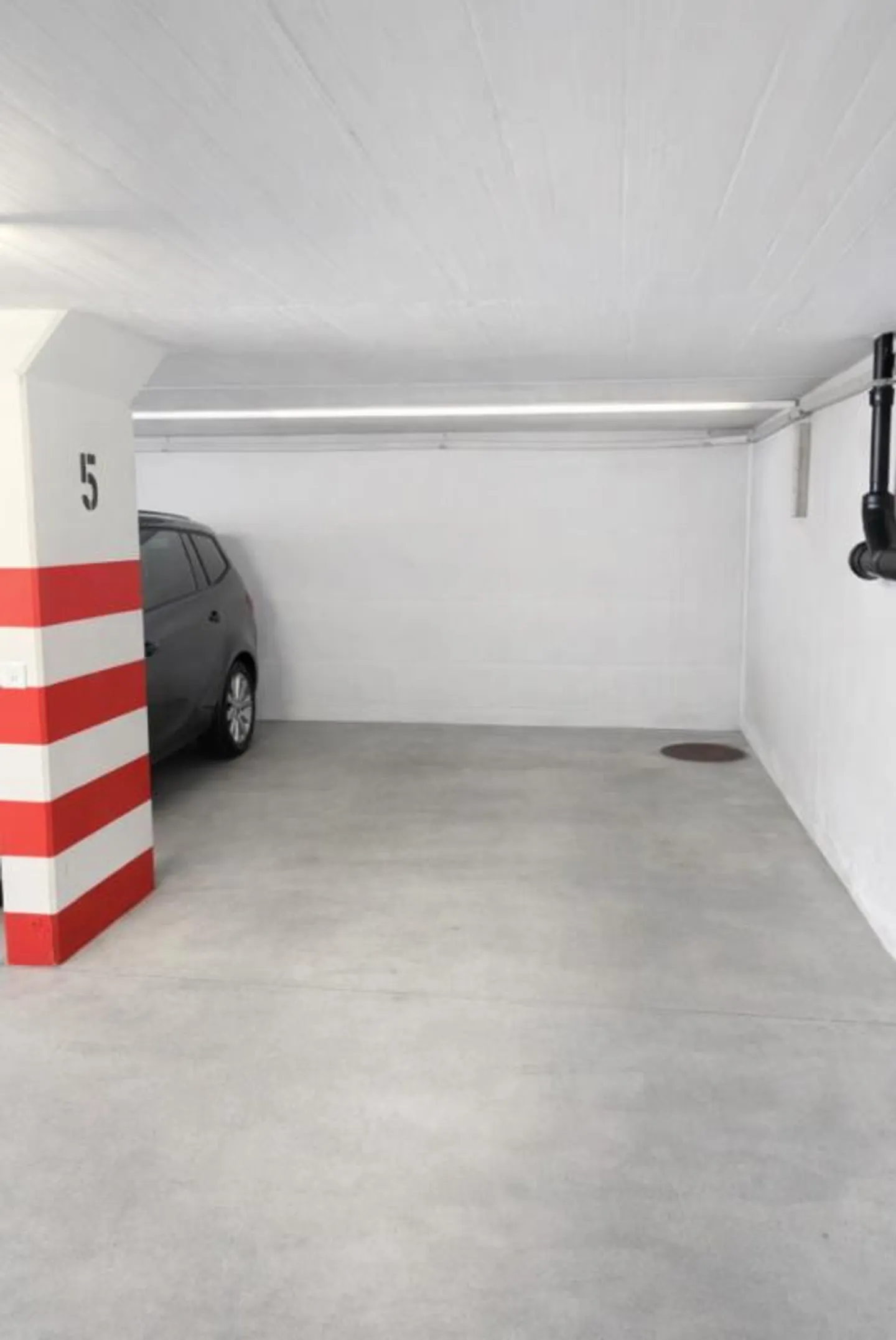 Parking space at Bodenhofstrasse 2, Lucerne - Photo 2 of 2