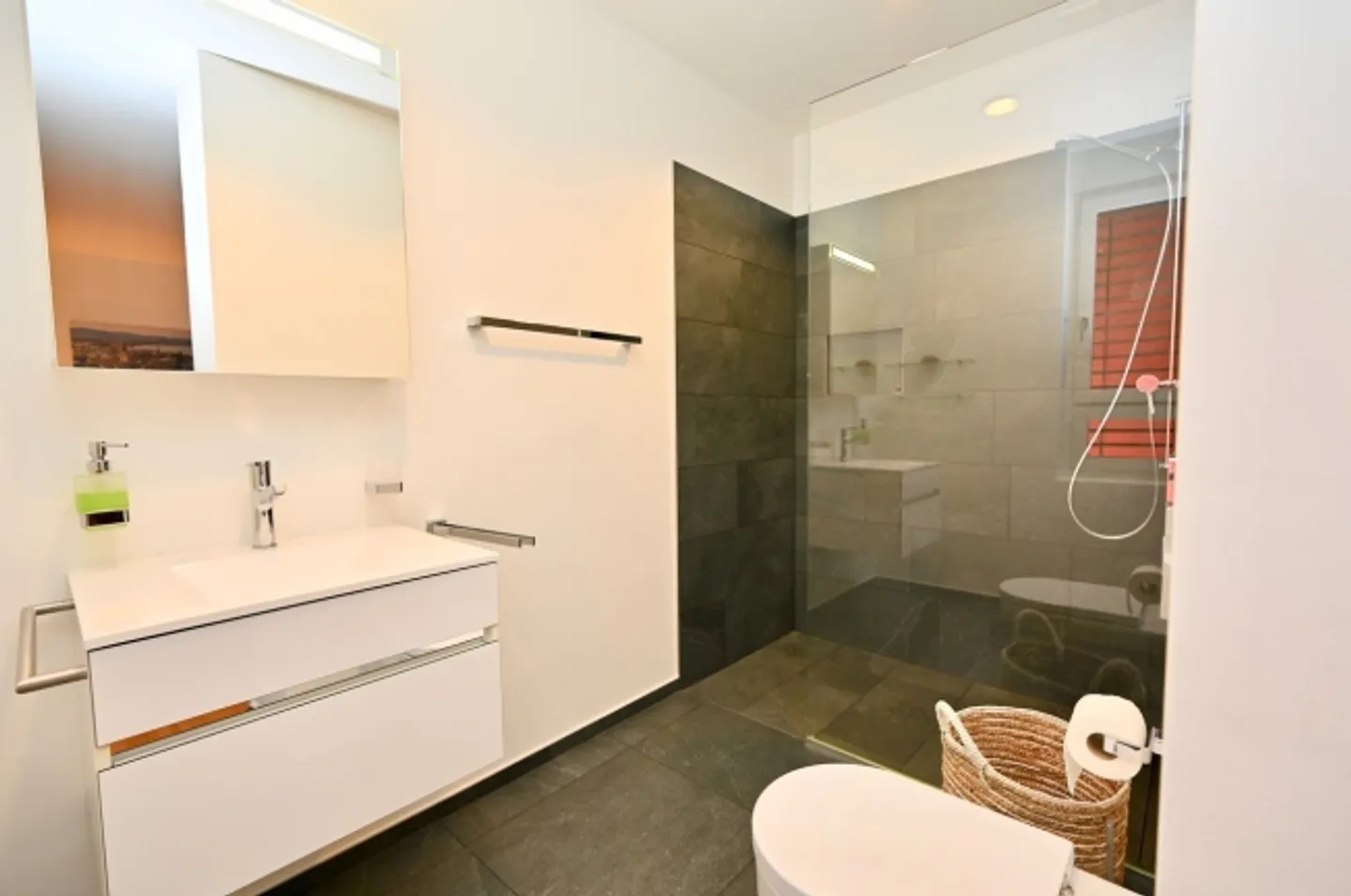 Duplex like new. Quiet. Near the manor house and the bus stop - Photo 16 of 18