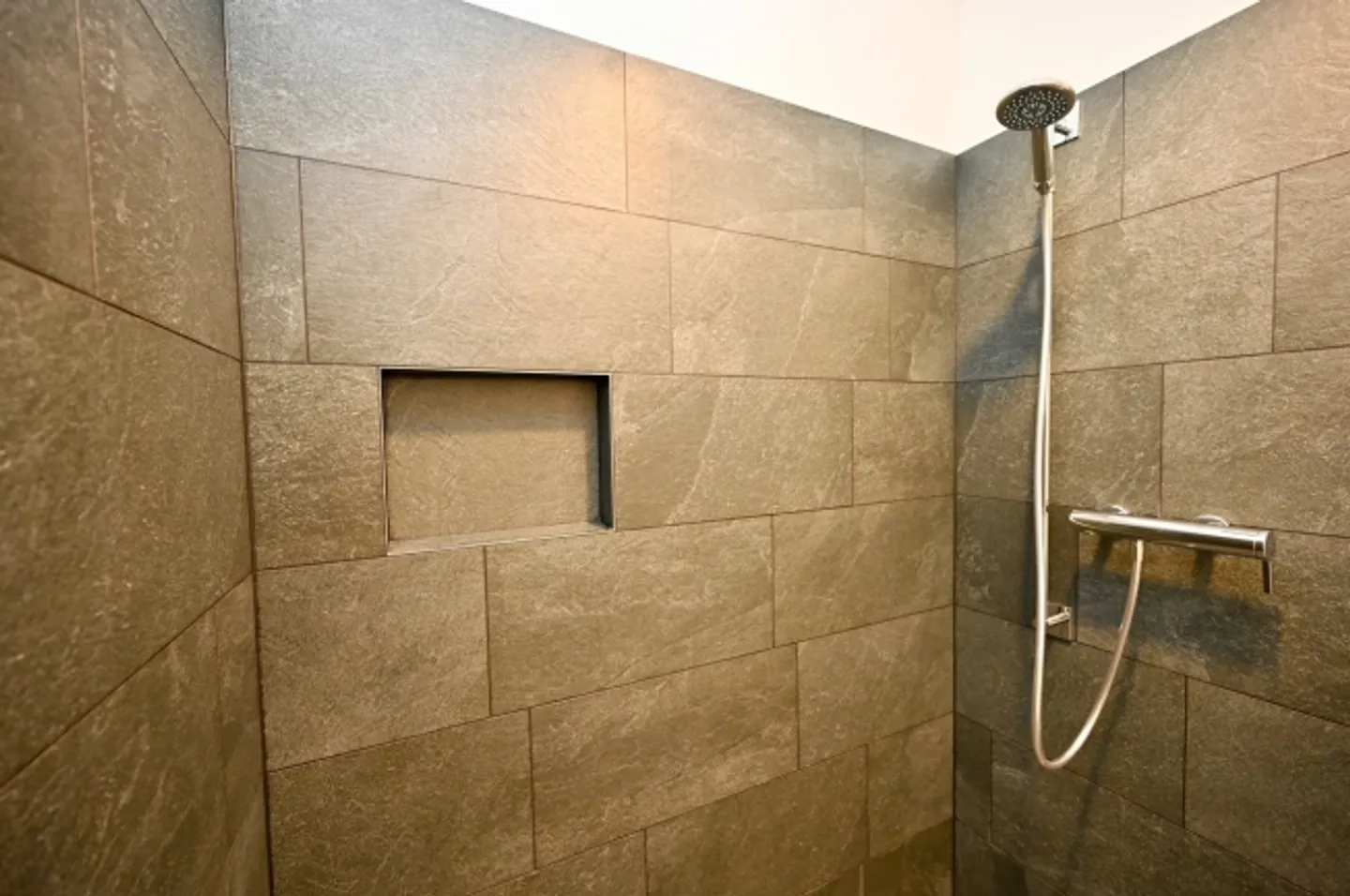 Duplex like new. Quiet. Near the manor house and the bus stop - Photo 17 of 18