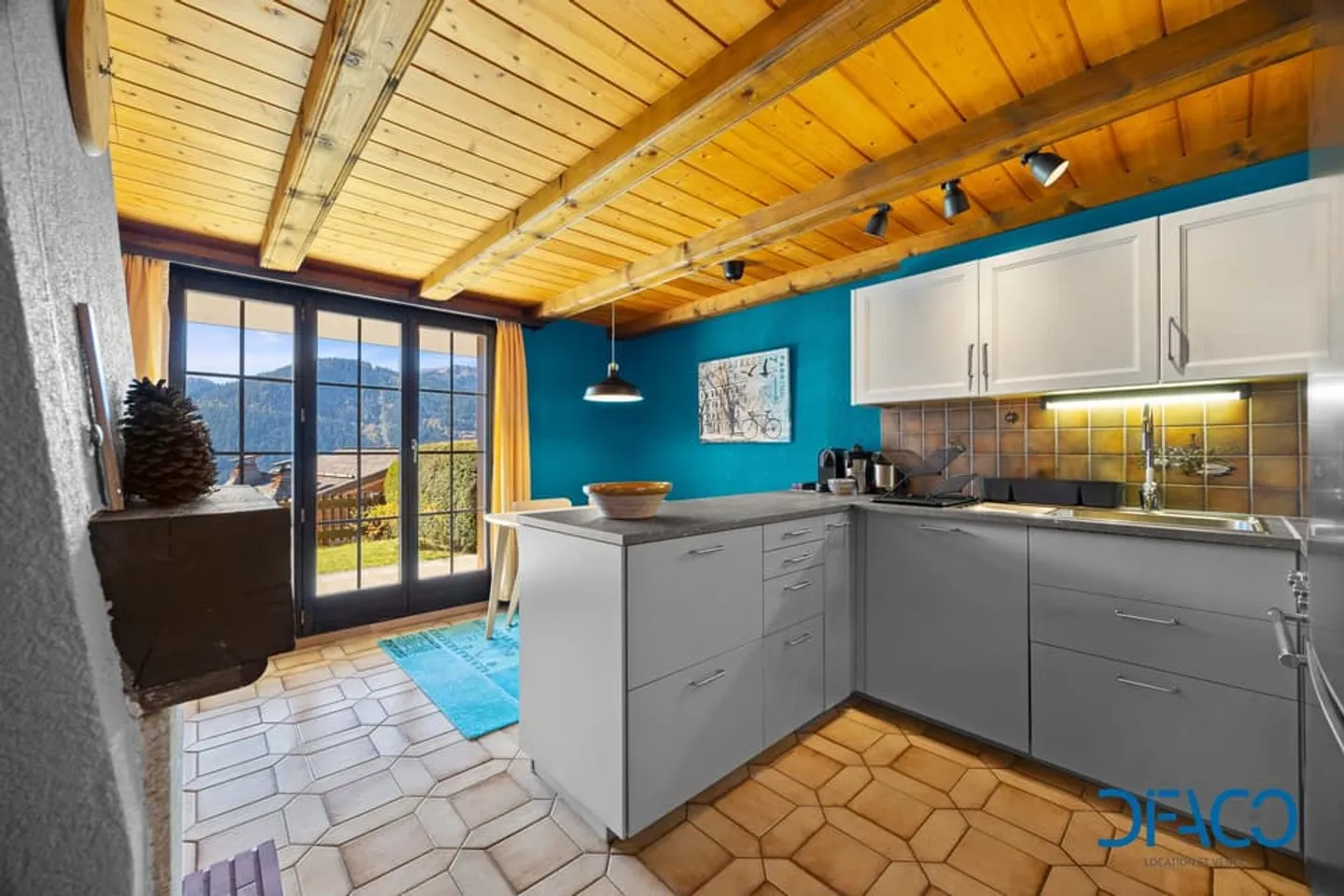 Weekly rental - Ground floor apartment - Photo 4 of 13