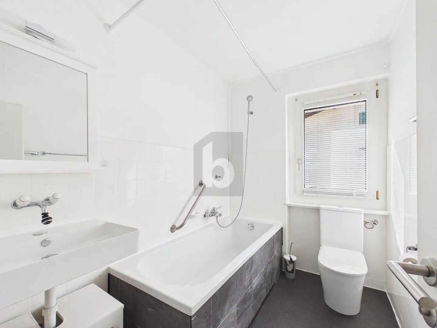 Geräumige Wohnung mit Balkon - Foto 5 von 6