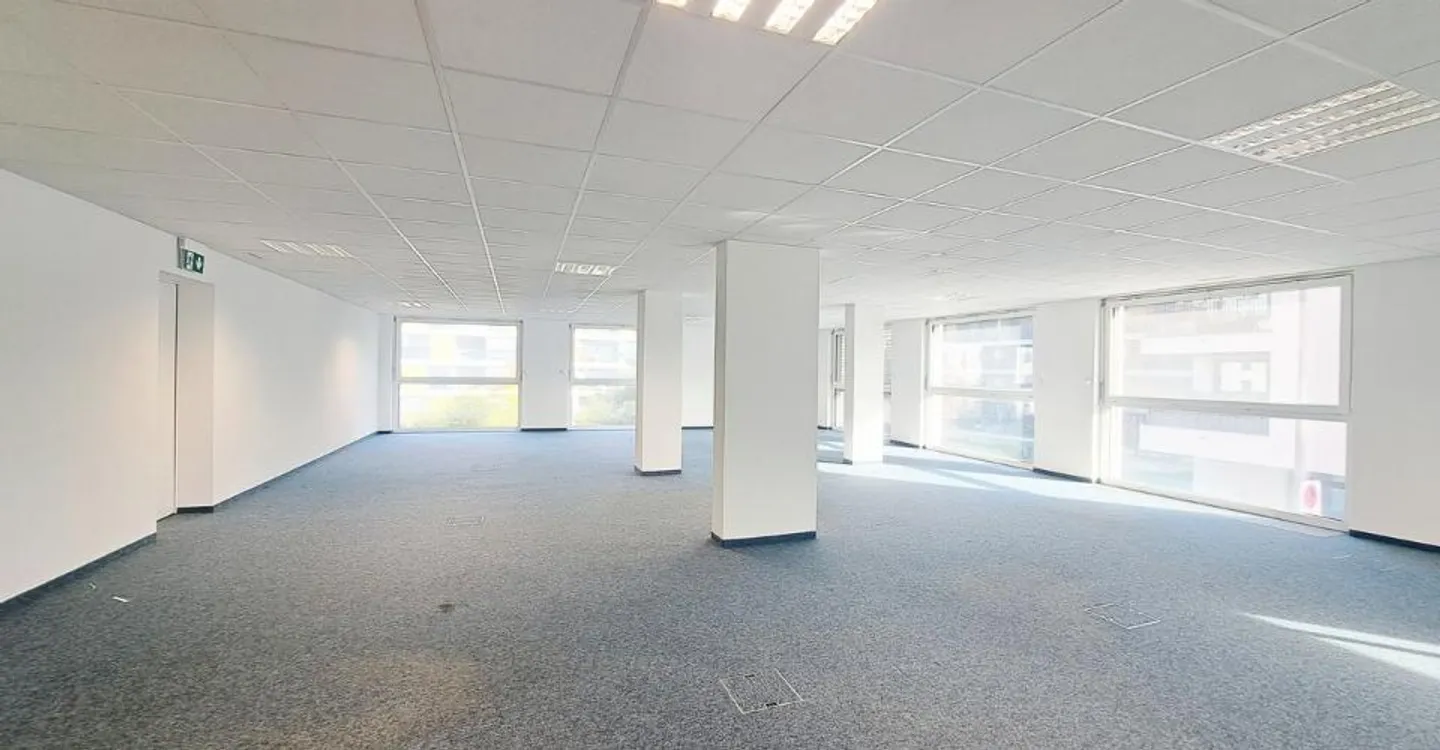 Bureau moderne à Yverdon - Photo 2 sur 9
