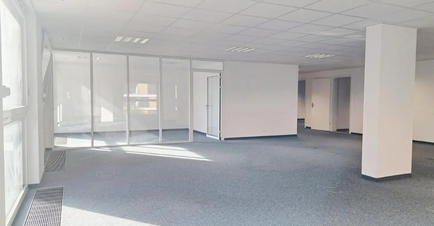 Bureau moderne à Yverdon - Photo 3 sur 9