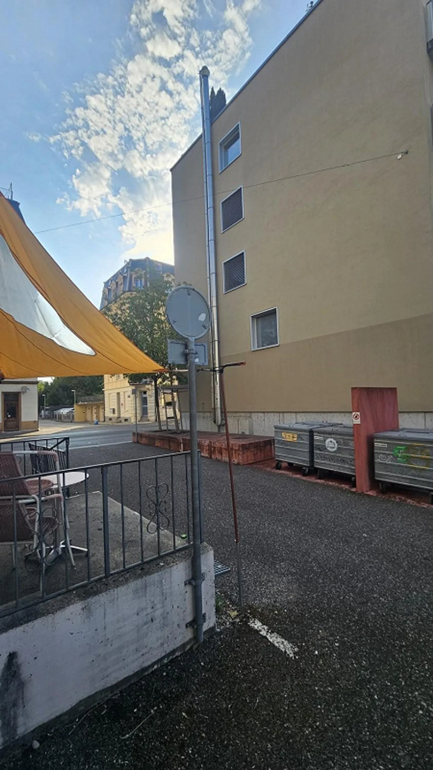 Affascinante, edificio d'epoca, recentemente ristrutturato, tranquillo, centrale, in un quartiere moderno - Foto 1 di 10