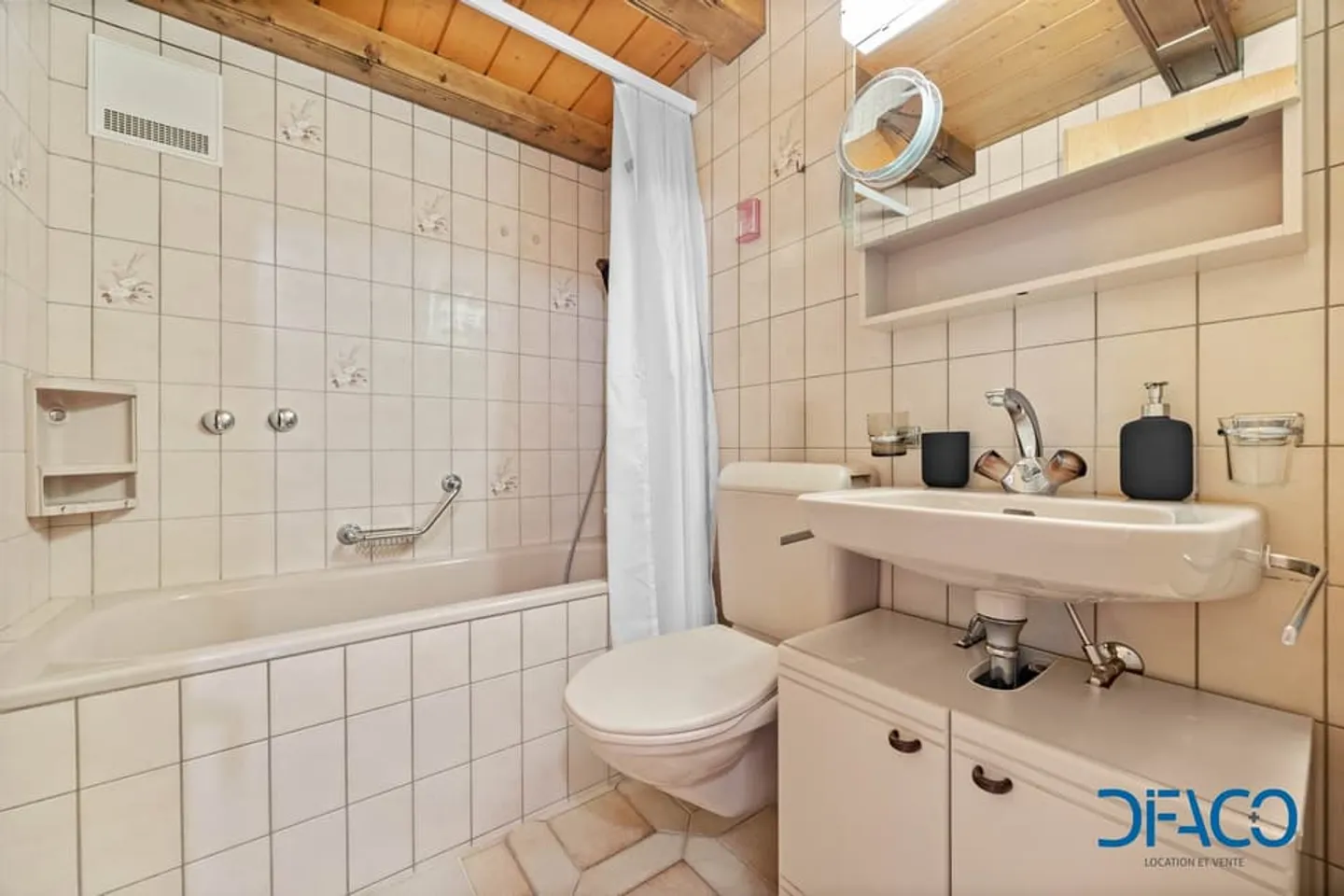 Weekly rental - Ground floor apartment - Photo 10 of 13