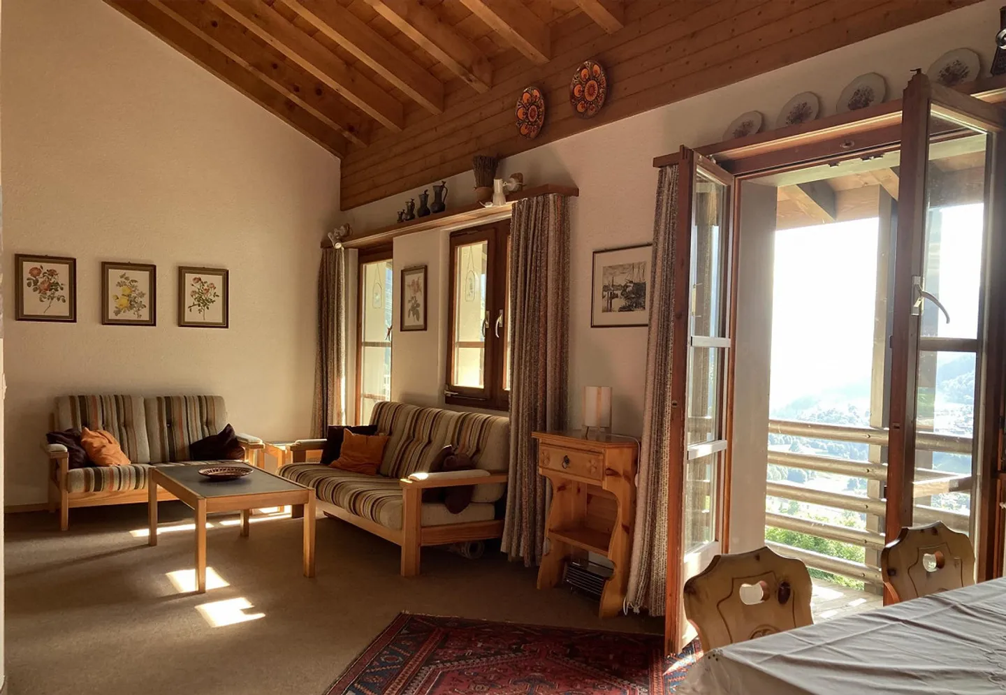 Style chalet avec vue royale sur la vallée de la jeune Rhône - Photo 2 sur 12
