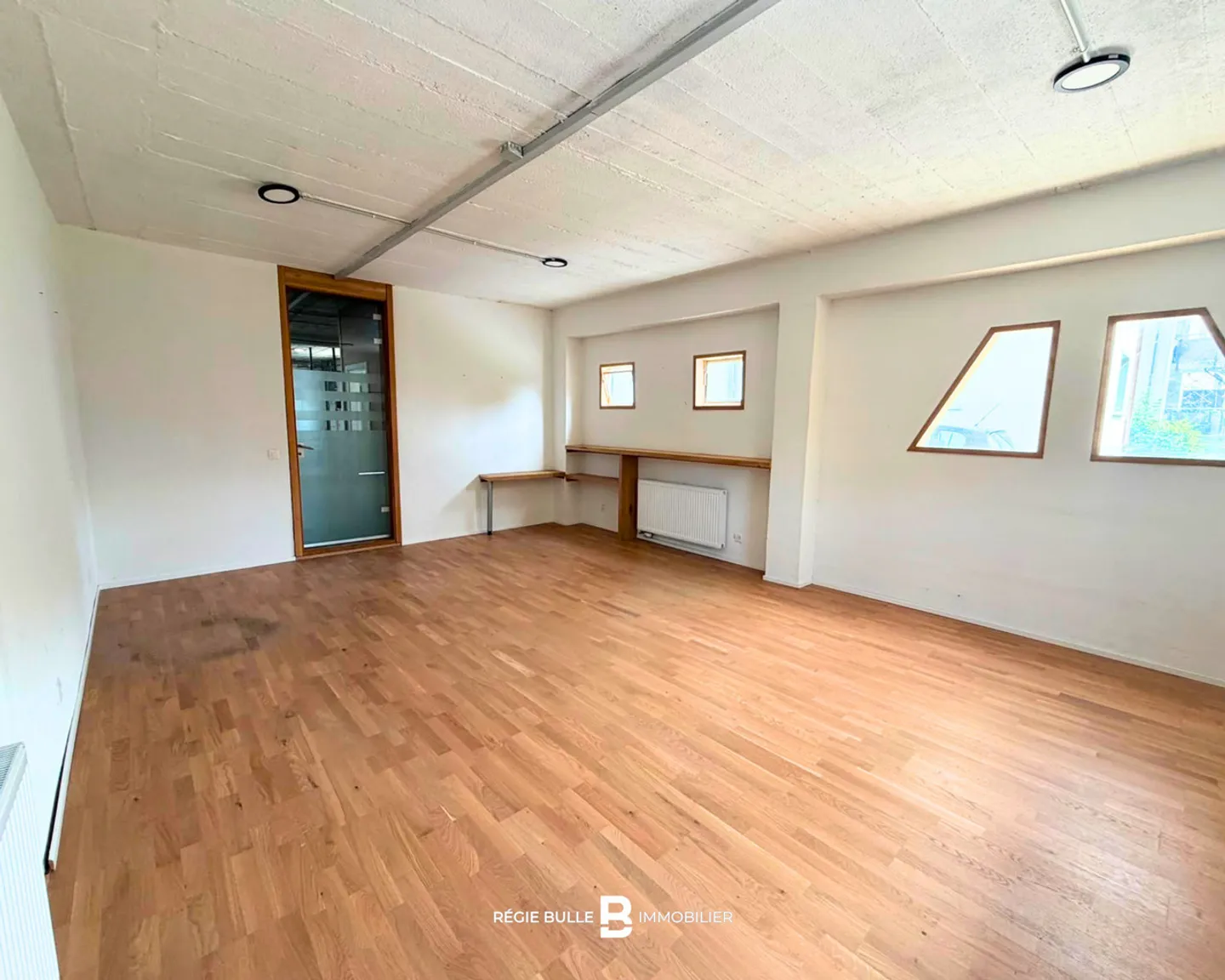 Espace Commercial Polyvalent - Photo 1 sur 8